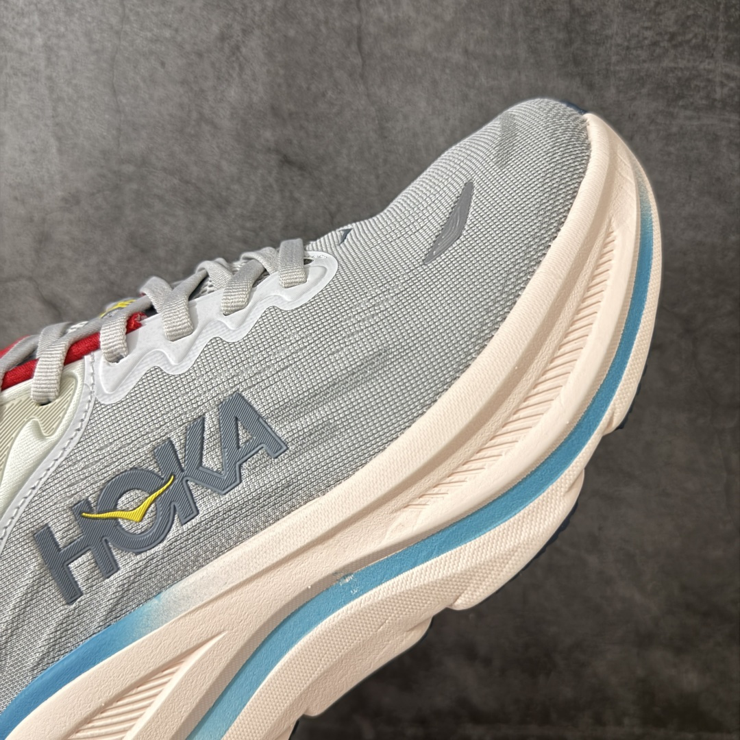 图片[6]-【纯原版】HOKA ONE ONE Bondi 9 邦迪九代舒适防滑耐磨低帮休闲跑步鞋 HOKA ONE ONE是来自美国的跑步鞋知名品牌，创立于2009年，始终致力于为所有跑者提供更新、更好的跑步装备。相比常规跑鞋，HOKA ONE ONE特别研发使用性能独特的几何形跑鞋中底，此种鞋底更厚、更高、回弹性也更好，除了卓越的缓冲性能，它还能內各种阶段的跑者带来更具动感、更加稳定的跑步体验。HOKAONE ONE从设计之初就清楚意识到，要保证跑者步幅的均匀一致，双脚自然而然的运动至关重要。 尺码：36 36.5 37.5 38 38.5 39 40 40.5 41 42 42.5 43 44 44.5 45-选品中心