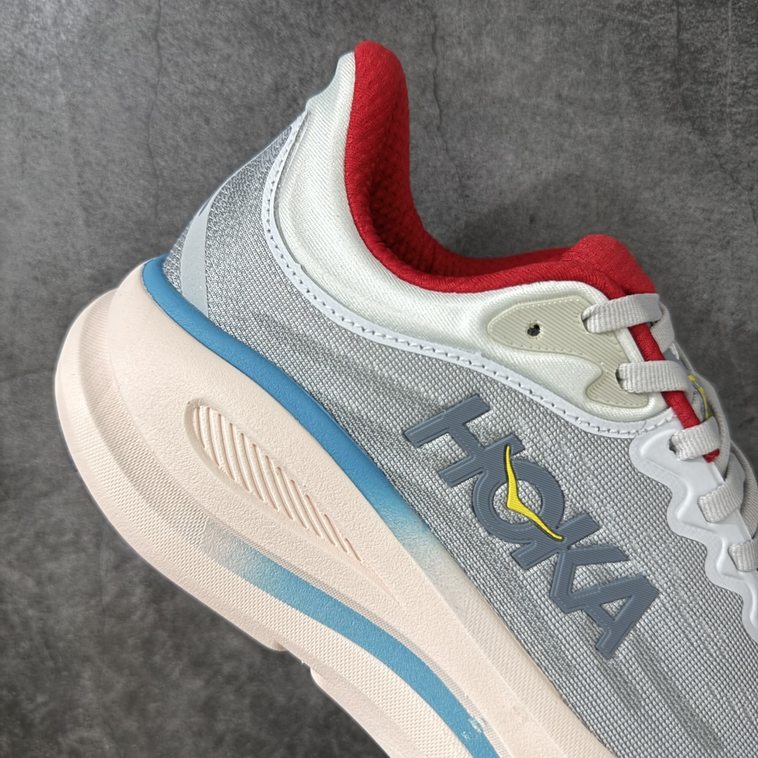 图片[7]-【纯原版】HOKA ONE ONE Bondi 9 邦迪九代舒适防滑耐磨低帮休闲跑步鞋 HOKA ONE ONE是来自美国的跑步鞋知名品牌，创立于2009年，始终致力于为所有跑者提供更新、更好的跑步装备。相比常规跑鞋，HOKA ONE ONE特别研发使用性能独特的几何形跑鞋中底，此种鞋底更厚、更高、回弹性也更好，除了卓越的缓冲性能，它还能內各种阶段的跑者带来更具动感、更加稳定的跑步体验。HOKAONE ONE从设计之初就清楚意识到，要保证跑者步幅的均匀一致，双脚自然而然的运动至关重要。 尺码：36 36.5 37.5 38 38.5 39 40 40.5 41 42 42.5 43 44 44.5 45-选品中心