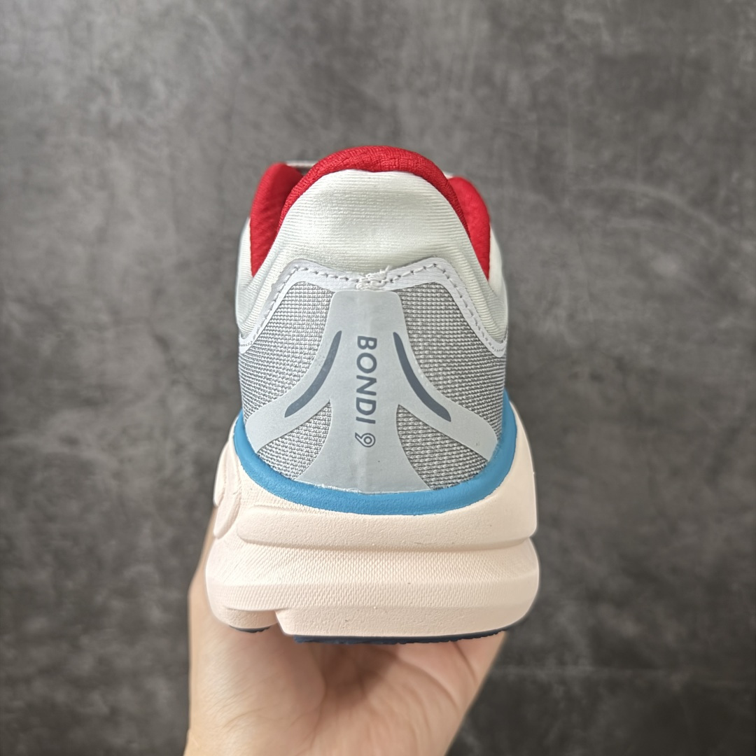 图片[4]-【纯原版】HOKA ONE ONE Bondi 9 邦迪九代舒适防滑耐磨低帮休闲跑步鞋 HOKA ONE ONE是来自美国的跑步鞋知名品牌，创立于2009年，始终致力于为所有跑者提供更新、更好的跑步装备。相比常规跑鞋，HOKA ONE ONE特别研发使用性能独特的几何形跑鞋中底，此种鞋底更厚、更高、回弹性也更好，除了卓越的缓冲性能，它还能內各种阶段的跑者带来更具动感、更加稳定的跑步体验。HOKAONE ONE从设计之初就清楚意识到，要保证跑者步幅的均匀一致，双脚自然而然的运动至关重要。 尺码：36 36.5 37.5 38 38.5 39 40 40.5 41 42 42.5 43 44 44.5 45-选品中心
