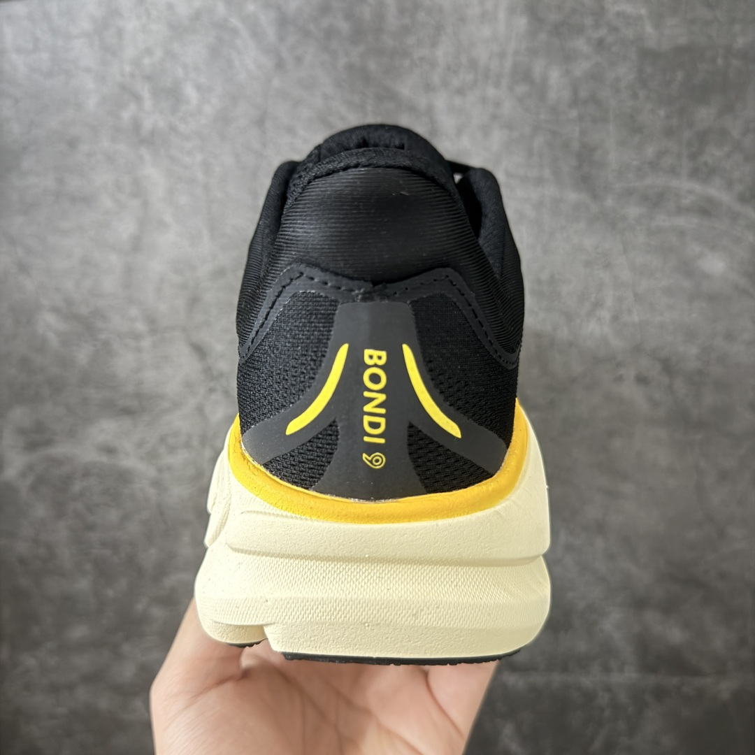图片[4]-【纯原版】HOKA ONE ONE Bondi 9 邦迪九代舒适防滑耐磨低帮休闲跑步鞋 HOKA ONE ONE是来自美国的跑步鞋知名品牌，创立于2009年，始终致力于为所有跑者提供更新、更好的跑步装备。相比常规跑鞋，HOKA ONE ONE特别研发使用性能独特的几何形跑鞋中底，此种鞋底更厚、更高、回弹性也更好，除了卓越的缓冲性能，它还能內各种阶段的跑者带来更具动感、更加稳定的跑步体验。HOKAONE ONE从设计之初就清楚意识到，要保证跑者步幅的均匀一致，双脚自然而然的运动至关重要。 尺码：36 36.5 37.5 38 38.5 39 40 40.5 41 42 42.5 43 44 44.5 45-选品中心