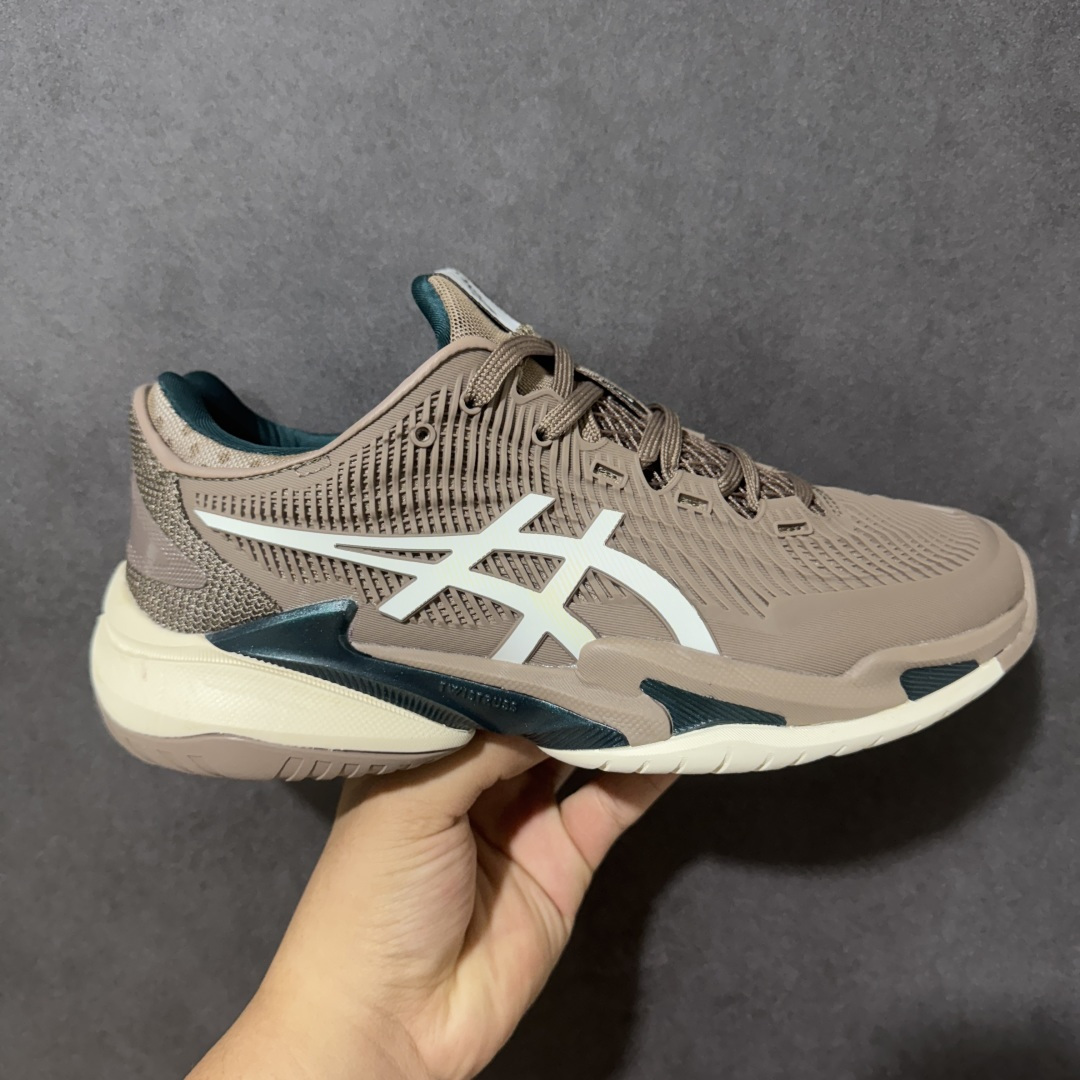 【公司级】Asics Court FF 3 亚瑟士 耐磨透气 低帮专业网球鞋 适用于所有球场的网球鞋 主要是硬地球场 追求日常练习的耐用性和反射性运动的支持 树脂加工的网眼材料的鞋面结构为脚的运动提供了耐用性和可跟随性 中底采用FLYTE FOAM 既轻巧又缓震 外底通过增加地平面的宽度来增强横向稳定性 货号：1041A370-020 尺码：36 37 37.5 38 39 39.5 40.5 41.5 42 42.5 43.5 44 45 46 47-选品中心