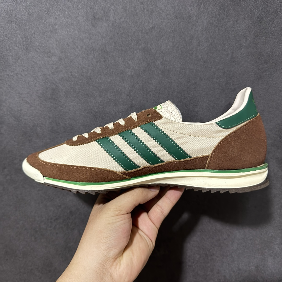 图片[2]-【公司级】阿迪达斯 ADIDAS SL 72 运动跑步鞋，全新设计灵感源自于上世纪 70 年代的经典款 aidas SL 72。这次联手adidas Maker\’s Lab 携手日本鞋履修理店RECOUTURE、艺术家 Helen Kirkum三方共同设计打造。中底露出的部分 Boost 材质采用装扮，同时格外醒目。外底采用锯齿造型装扮，夸张的纹路设计巧妙的展现出经典天足人脸Logo。鞋身以环扣形式代替传统鞋带从孔，贯彻鞋面多层设计概念。整双鞋底以全掌Boost缓震科技，宽大中底设计一直延伸出鞋面，明显看出鞋面与中底之间的空隙。 货号：JH8648 尺码：36 36⅔ 37⅓ 38 38⅔ 39⅓ 40 40⅔ 41⅓ 42 42⅔ 43⅓ 44 45-选品中心