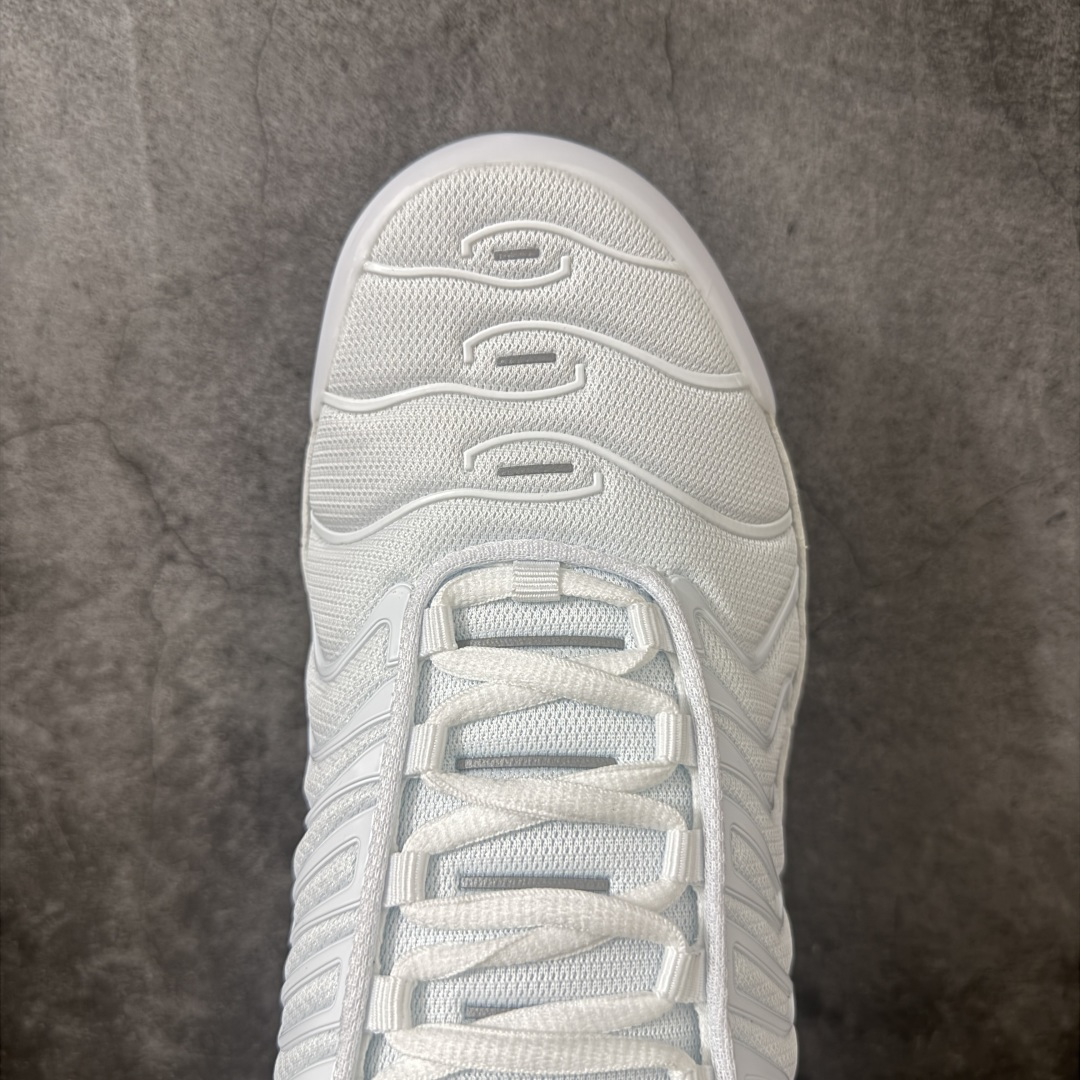 图片[5]-【TK纯原版】Nike Air Max Plus TN x Supreme 联名气垫系列跑鞋 DA1472-100 全新一比一高端版本 真正的市场T1品质 更多配色陆续出货 真正的用心研发 一点一点抠出来的 品质 品控细节 随便闭眼对比市场任何版本 全套原纸板楦头开发 完美呈现版型 工艺流程均与原鞋保持一致 Turned Air 中底缓震技术 鞋面弧度与大底弧度一致 鞋头正确TPU材质 鞋面高频TPU材质1.0厚度 原鞋一致层次感 超越公司货的品控标准 多道QC质检 货号： 尺码： 40.5 41 42 42.5 43 44 44.5 45 46 47.5 48.5-选品中心