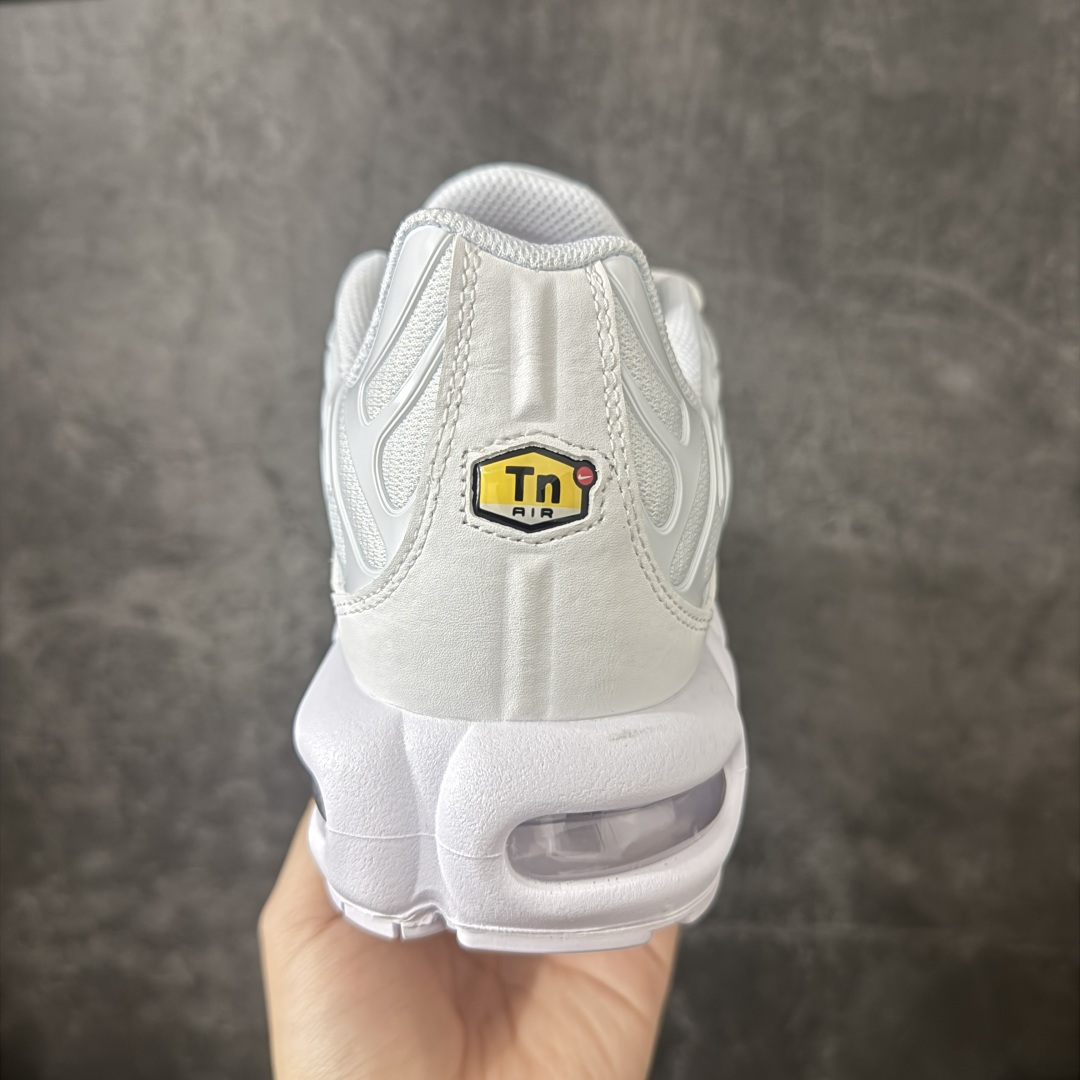 图片[4]-【TK纯原版】Nike Air Max Plus TN x Supreme 联名气垫系列跑鞋 DA1472-100 全新一比一高端版本 真正的市场T1品质 更多配色陆续出货 真正的用心研发 一点一点抠出来的 品质 品控细节 随便闭眼对比市场任何版本 全套原纸板楦头开发 完美呈现版型 工艺流程均与原鞋保持一致 Turned Air 中底缓震技术 鞋面弧度与大底弧度一致 鞋头正确TPU材质 鞋面高频TPU材质1.0厚度 原鞋一致层次感 超越公司货的品控标准 多道QC质检 货号： 尺码： 40.5 41 42 42.5 43 44 44.5 45 46 47.5 48.5-选品中心