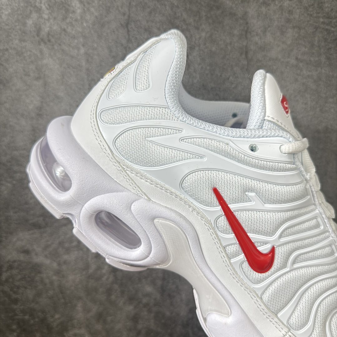 图片[7]-【TK纯原版】Nike Air Max Plus TN x Supreme 联名气垫系列跑鞋 DA1472-100 全新一比一高端版本 真正的市场T1品质 更多配色陆续出货 真正的用心研发 一点一点抠出来的 品质 品控细节 随便闭眼对比市场任何版本 全套原纸板楦头开发 完美呈现版型 工艺流程均与原鞋保持一致 Turned Air 中底缓震技术 鞋面弧度与大底弧度一致 鞋头正确TPU材质 鞋面高频TPU材质1.0厚度 原鞋一致层次感 超越公司货的品控标准 多道QC质检 货号： 尺码： 40.5 41 42 42.5 43 44 44.5 45 46 47.5 48.5-选品中心