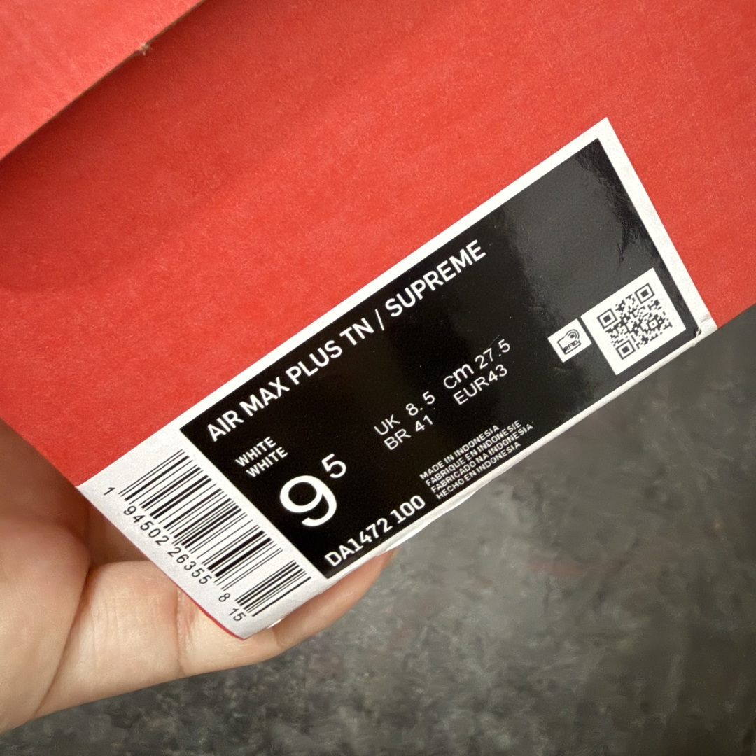 图片[9]-【TK纯原版】Nike Air Max Plus TN x Supreme 联名气垫系列跑鞋 DA1472-100 全新一比一高端版本 真正的市场T1品质 更多配色陆续出货 真正的用心研发 一点一点抠出来的 品质 品控细节 随便闭眼对比市场任何版本 全套原纸板楦头开发 完美呈现版型 工艺流程均与原鞋保持一致 Turned Air 中底缓震技术 鞋面弧度与大底弧度一致 鞋头正确TPU材质 鞋面高频TPU材质1.0厚度 原鞋一致层次感 超越公司货的品控标准 多道QC质检 货号： 尺码： 40.5 41 42 42.5 43 44 44.5 45 46 47.5 48.5-选品中心