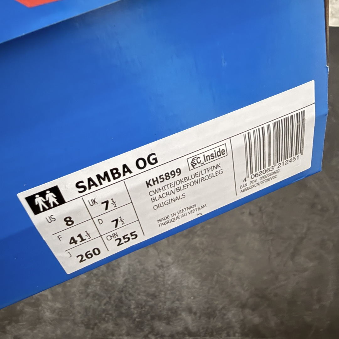 图片[9]-【RS纯原】Ad Originals Samba OG 白蓝生胶笑脸 阿迪达斯经典款复古休闲板鞋 KH5899 市面顶级品质 此版鞋身全部采用进口原厂头层皮 原厂头层 区分市面偷工减料！ 这款桑巴鞋展示了高质量的工艺 带有装饰的超锁缝制和无缝的手感 柔软、柔软的皮革造型和标志性的3条纹完成了精致的外观 正规合身鞋带 鞋面上有绒面鞋垫 橡胶鞋底 享受正畸套筒软感 自50年代首次亮相以来就一直在赢得粉丝的青睐 尺码：36 36.5 37.5 38 38.5 39 40 40.5 41 42 42.5 43 44 44.5 45-选品中心