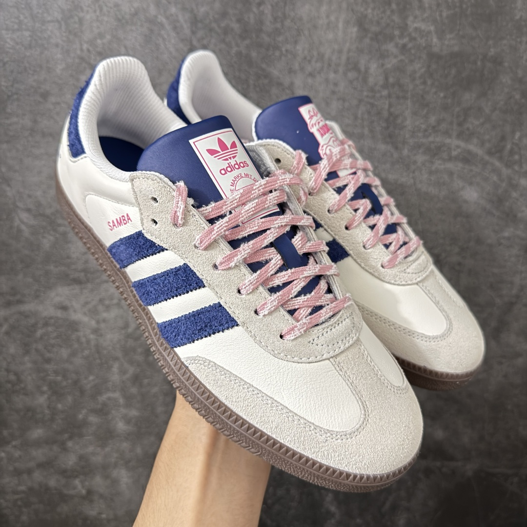 【RS纯原】Ad Originals Samba OG 白蓝生胶笑脸 阿迪达斯经典款复古休闲板鞋 KH5899 市面顶级品质 此版鞋身全部采用进口原厂头层皮 原厂头层 区分市面偷工减料！ 这款桑巴鞋展示了高质量的工艺 带有装饰的超锁缝制和无缝的手感 柔软、柔软的皮革造型和标志性的3条纹完成了精致的外观 正规合身鞋带 鞋面上有绒面鞋垫 橡胶鞋底 享受正畸套筒软感 自50年代首次亮相以来就一直在赢得粉丝的青睐 尺码：36 36.5 37.5 38 38.5 39 40 40.5 41 42 42.5 43 44 44.5 45-选品中心