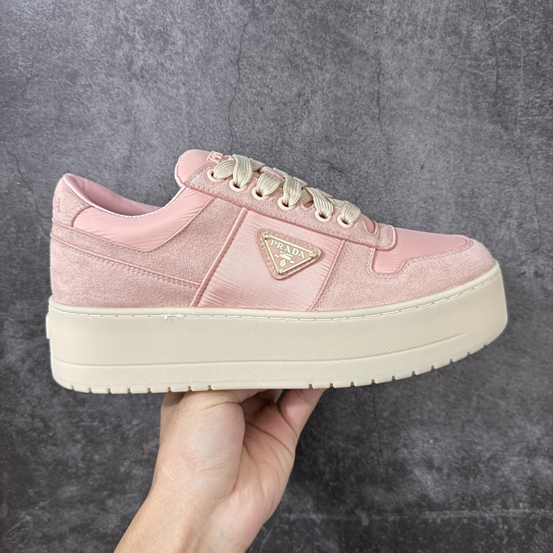 【莞产礼盒】普拉达PRADA 女鞋新款 厚底水洗帆布鞋 广东纯原大厂出品👏 内里羊皮 最新厚底时尚走秀单鞋 重版推出 优雅大方 大底：一比一开模底 原版包装 跟高5cm 原版金属三角扣 货号： SPAZZOL2118 尺码：35.36.37.38.39.40-选品中心