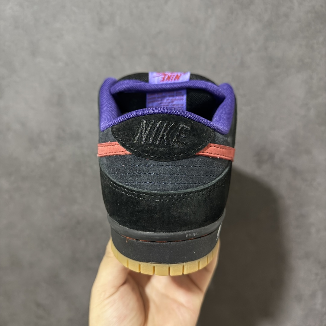 图片[4]-【定制版】NIKE DUNK SB LOW 全新配色 SB顾名思义，具有经典的Dunk血缘，又注入了更多的时尚元素。相较于普通的Dunk滑板鞋，改良版的Dunk SB加厚了鞋舌的填充，使舒适性大大提升，同时也更方便穿脱；中底部分则加入了脚感柔软舒适Zoom Air气垫，有效吸收滑板等极限运动在落地时带来的冲击力，为街头运动者们提供更好的保护 货号：HQ1625 500 尺码：36 36.5 37.5 38 38.5 39 40 40.5 41 42 42.5 43 44 45 46-选品中心