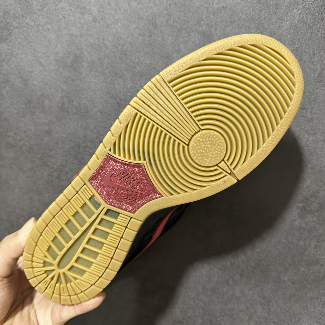 图片[9]-【定制版】NIKE DUNK SB LOW 全新配色 SB顾名思义，具有经典的Dunk血缘，又注入了更多的时尚元素。相较于普通的Dunk滑板鞋，改良版的Dunk SB加厚了鞋舌的填充，使舒适性大大提升，同时也更方便穿脱；中底部分则加入了脚感柔软舒适Zoom Air气垫，有效吸收滑板等极限运动在落地时带来的冲击力，为街头运动者们提供更好的保护 货号：HQ1625 500 尺码：36 36.5 37.5 38 38.5 39 40 40.5 41 42 42.5 43 44 45 46-选品中心