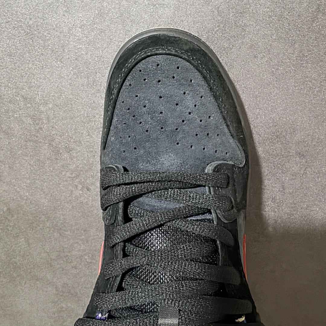 图片[5]-【定制版】NIKE DUNK SB LOW 全新配色 SB顾名思义，具有经典的Dunk血缘，又注入了更多的时尚元素。相较于普通的Dunk滑板鞋，改良版的Dunk SB加厚了鞋舌的填充，使舒适性大大提升，同时也更方便穿脱；中底部分则加入了脚感柔软舒适Zoom Air气垫，有效吸收滑板等极限运动在落地时带来的冲击力，为街头运动者们提供更好的保护 货号：HQ1625 500 尺码：36 36.5 37.5 38 38.5 39 40 40.5 41 42 42.5 43 44 45 46-选品中心