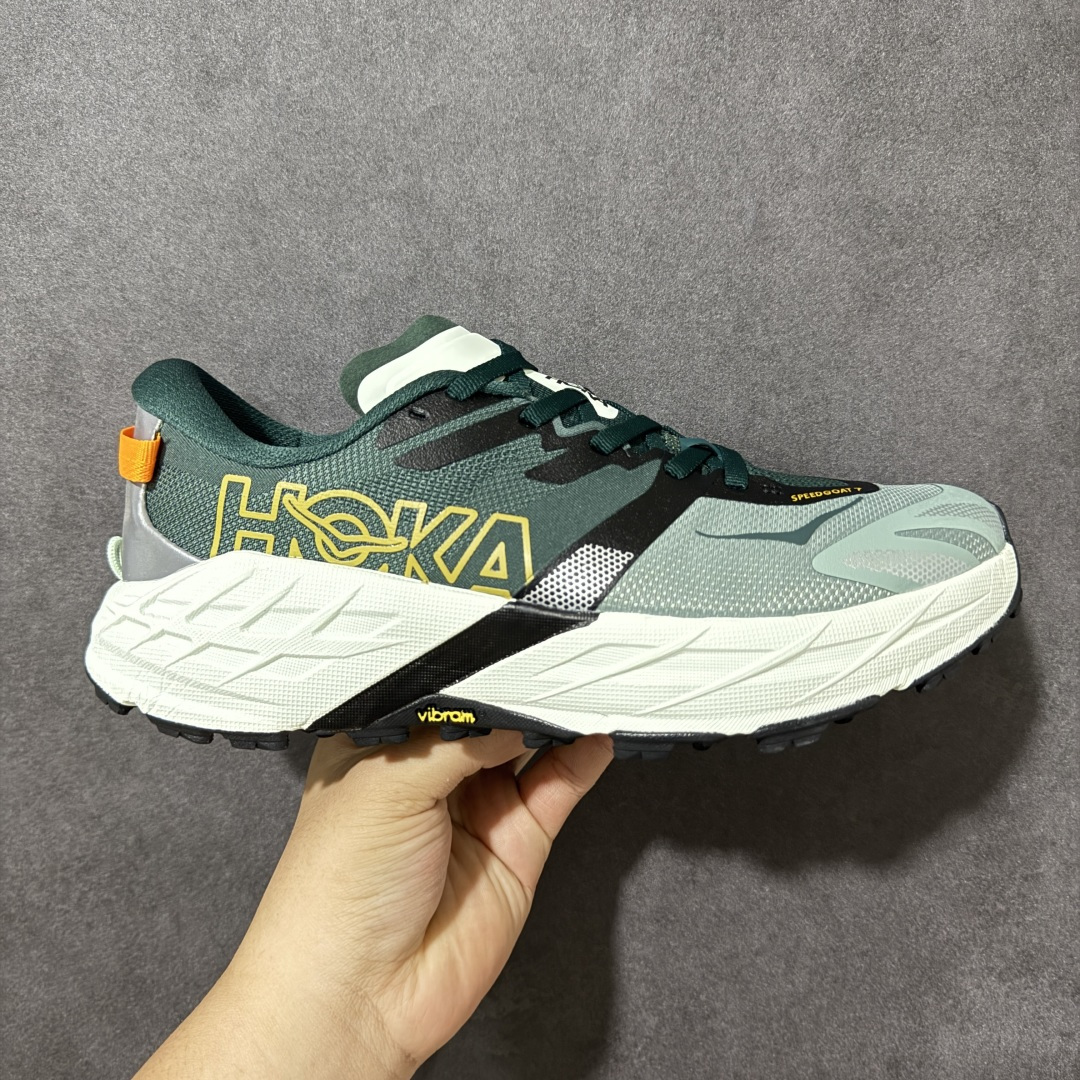 【公司级】HOKA SPEEDGOAT 7 轻量低帮户外越野跑鞋 户外山脉越野轻量运动跑鞋 特别研发使用性能独特的几何形跑鞋中底 此种鞋底更厚 更高 回弹性也更好 带来卓越的缓冲性能 更加稳定的跑步体验 货号：1171928 尺码： 36-46-选品中心