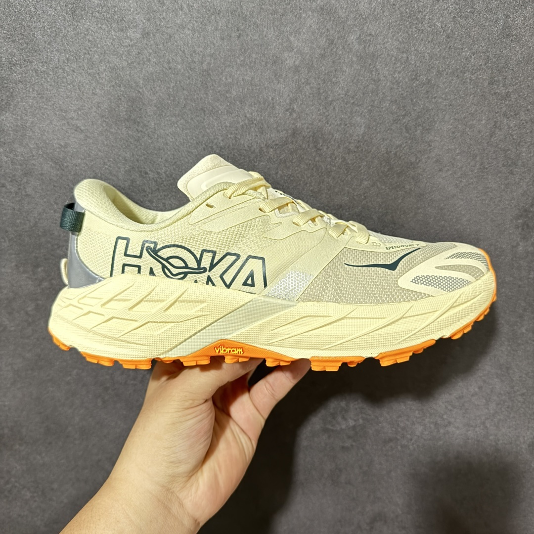 【公司级】HOKA SPEEDGOAT 7 轻量低帮户外越野跑鞋 户外山脉越野轻量运动跑鞋 特别研发使用性能独特的几何形跑鞋中底 此种鞋底更厚 更高 回弹性也更好 带来卓越的缓冲性能 更加稳定的跑步体验 货号：1171930 尺码： 36-46-选品中心
