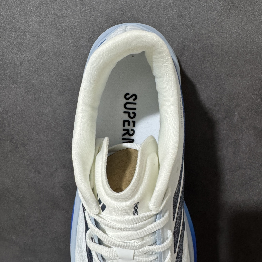 图片[6]-【公司级】ADIDAS SUPERNOVA RISE 4M 防滑耐磨舒适跑步鞋 采用Dreamstrike+中底，力求为触地添舒适。搭配实穿Adiwear外底，助你扎实踩地、从容迈步。• 常规版型• 系带设计• 三明治网眼鞋面• Support Rods系统• Dreamstrike+中底• Adiwear外底。 货号：LB0186 尺码：40-45-选品中心