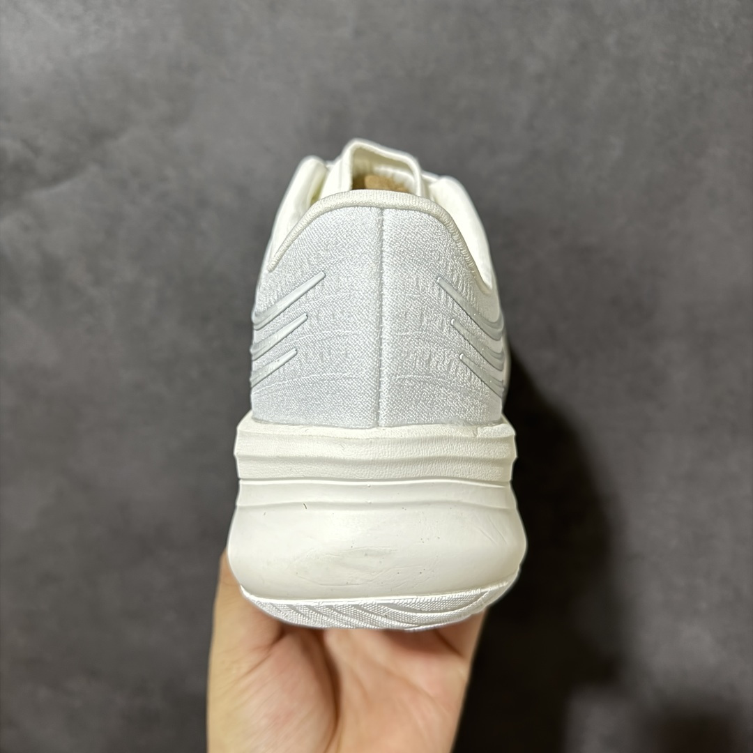 图片[4]-【公司级】ADIDAS SUPERNOVA RISE 4M 防滑耐磨舒适跑步鞋 采用Dreamstrike+中底，力求为触地添舒适。搭配实穿Adiwear外底，助你扎实踩地、从容迈步。• 常规版型• 系带设计• 三明治网眼鞋面• Support Rods系统• Dreamstrike+中底• Adiwear外底。 货号：KK0974 尺码：40-45-选品中心