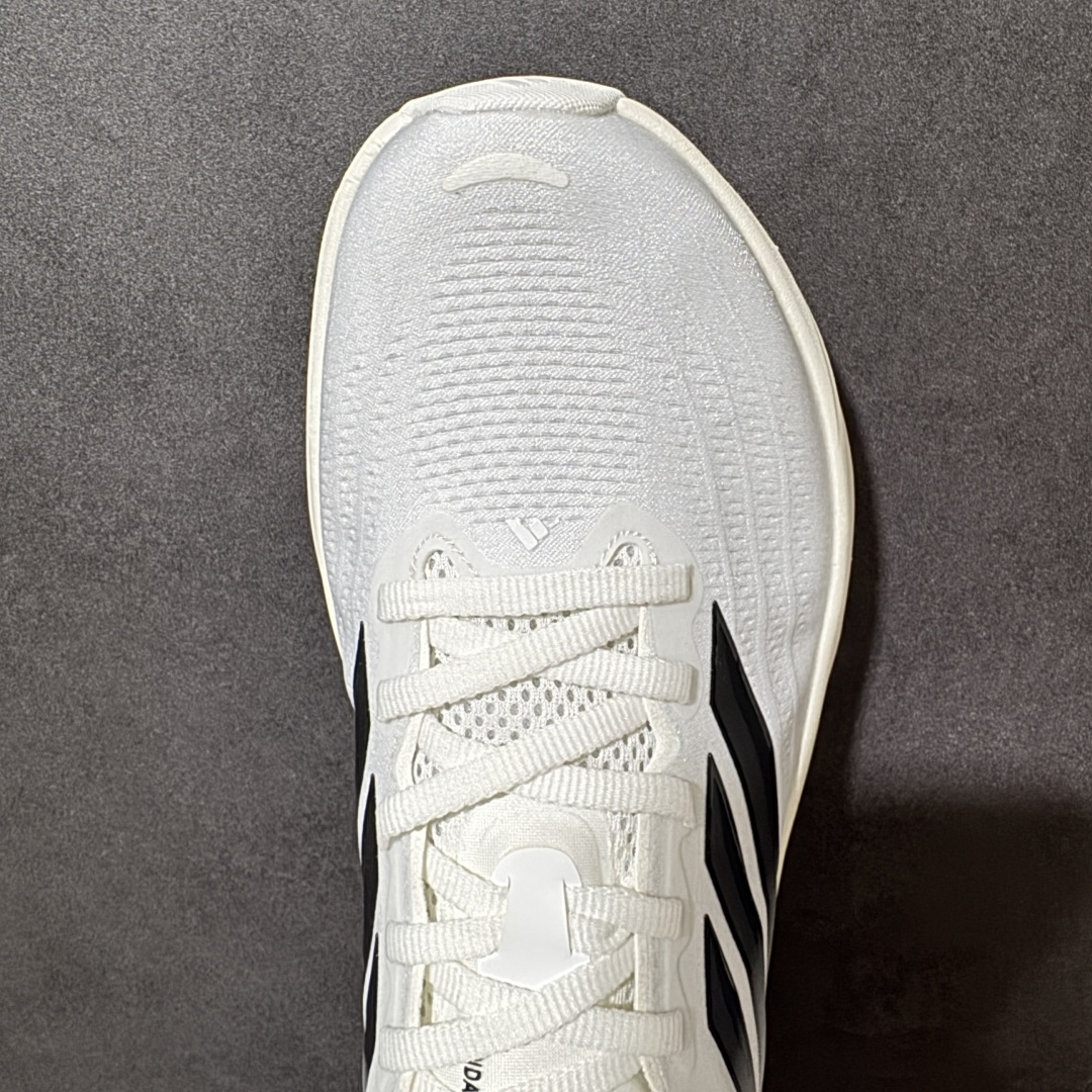 图片[5]-【公司级】ADIDAS SUPERNOVA RISE 4M 防滑耐磨舒适跑步鞋 采用Dreamstrike+中底，力求为触地添舒适。搭配实穿Adiwear外底，助你扎实踩地、从容迈步。• 常规版型• 系带设计• 三明治网眼鞋面• Support Rods系统• Dreamstrike+中底• Adiwear外底。 货号：KK0974 尺码：40-45-选品中心