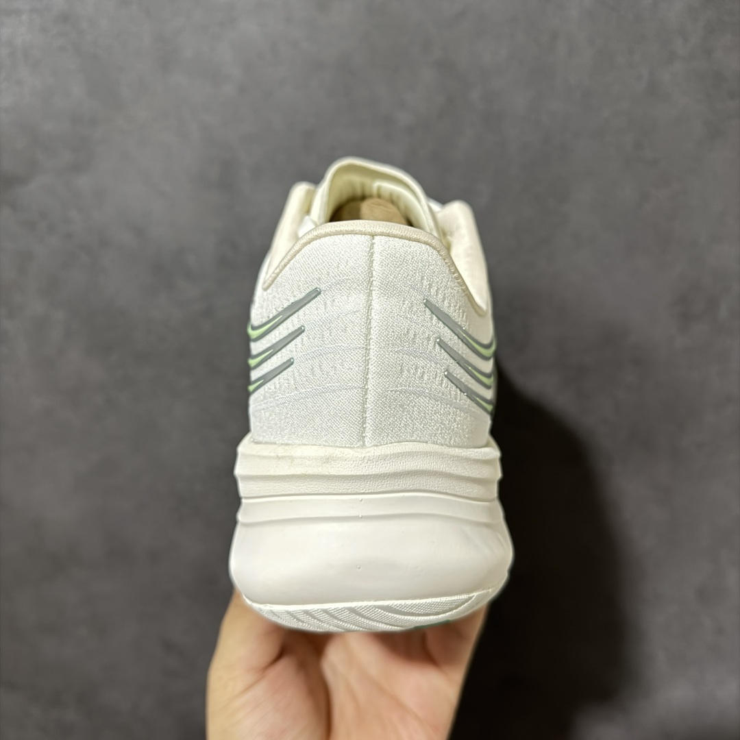 图片[4]-【公司级】ADIDAS SUPERNOVA RISE 4M 防滑耐磨舒适跑步鞋 采用Dreamstrike+中底，力求为触地添舒适。搭配实穿Adiwear外底，助你扎实踩地、从容迈步。• 常规版型• 系带设计• 三明治网眼鞋面• Support Rods系统• Dreamstrike+中底• Adiwear外底。 货号：LB0185 尺码：40-45-选品中心