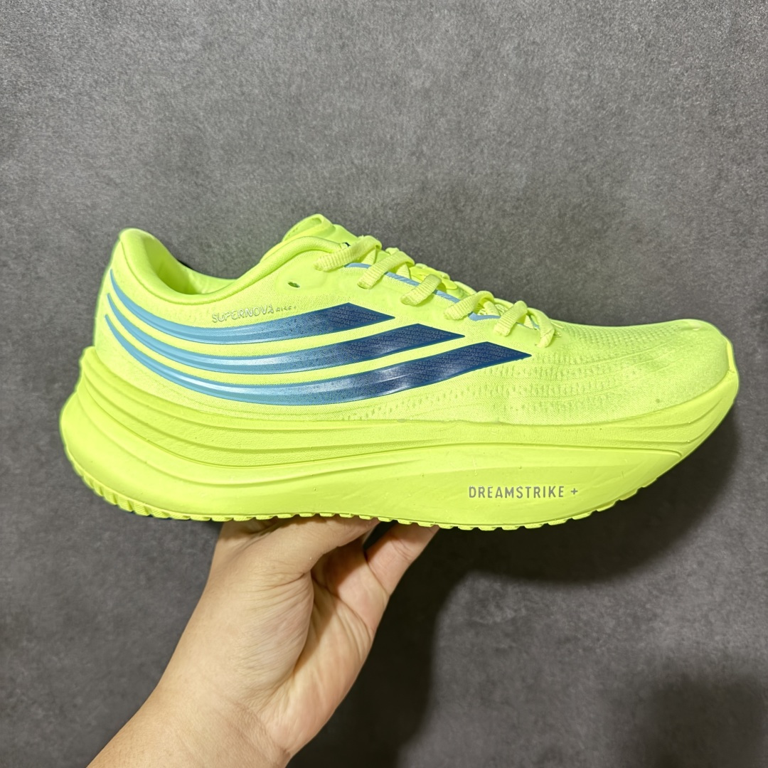 【公司级】ADIDAS SUPERNOVA RISE 4M 防滑耐磨舒适跑步鞋 采用Dreamstrike+中底，力求为触地添舒适。搭配实穿Adiwear外底，助你扎实踩地、从容迈步。• 常规版型• 系带设计• 三明治网眼鞋面• Support Rods系统• Dreamstrike+中底• Adiwear外底。 货号：LB0185 尺码：40-45-选品中心