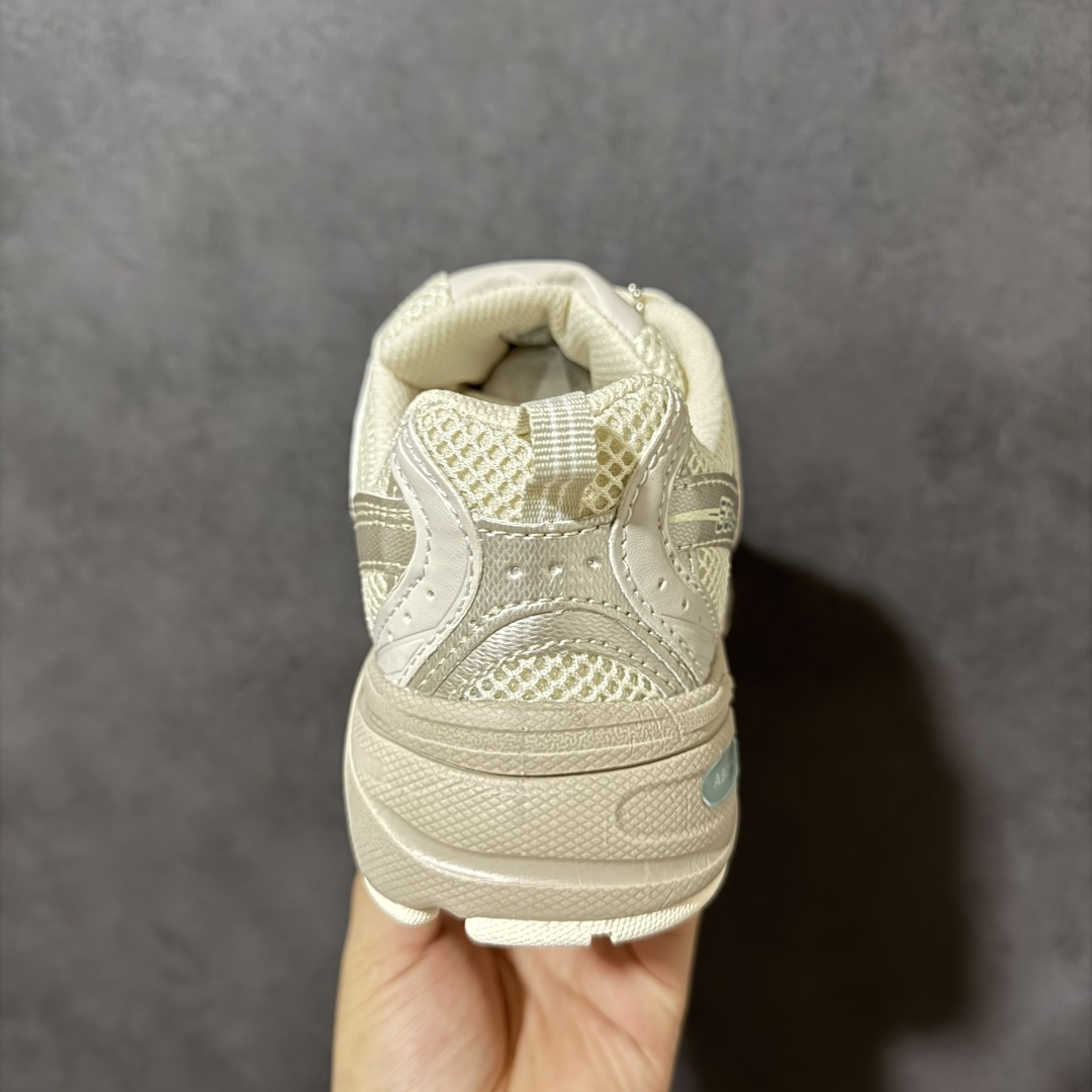 图片[4]-特价【公司级】New Balance NB530 新百伦复古透气跑步鞋 以皮革为主的人气轮廓 以极具复古风范的跑鞋外观呈现 设计上全鞋以简约清爽的纯白色作基底 鞋身覆盖大面积织物网眼材质 并于鞋头、鞋带孔眼片等细节处点缀对比鲜明的反光银镀层凸显 鞋舌、侧身等位置则辅以一贯的「N」字标志和品牌徽标彰显身份 最后通过搭载的 ABZORB 缓震中底完善整体造型 货号：MR530FBI 尺码：36-45-选品中心