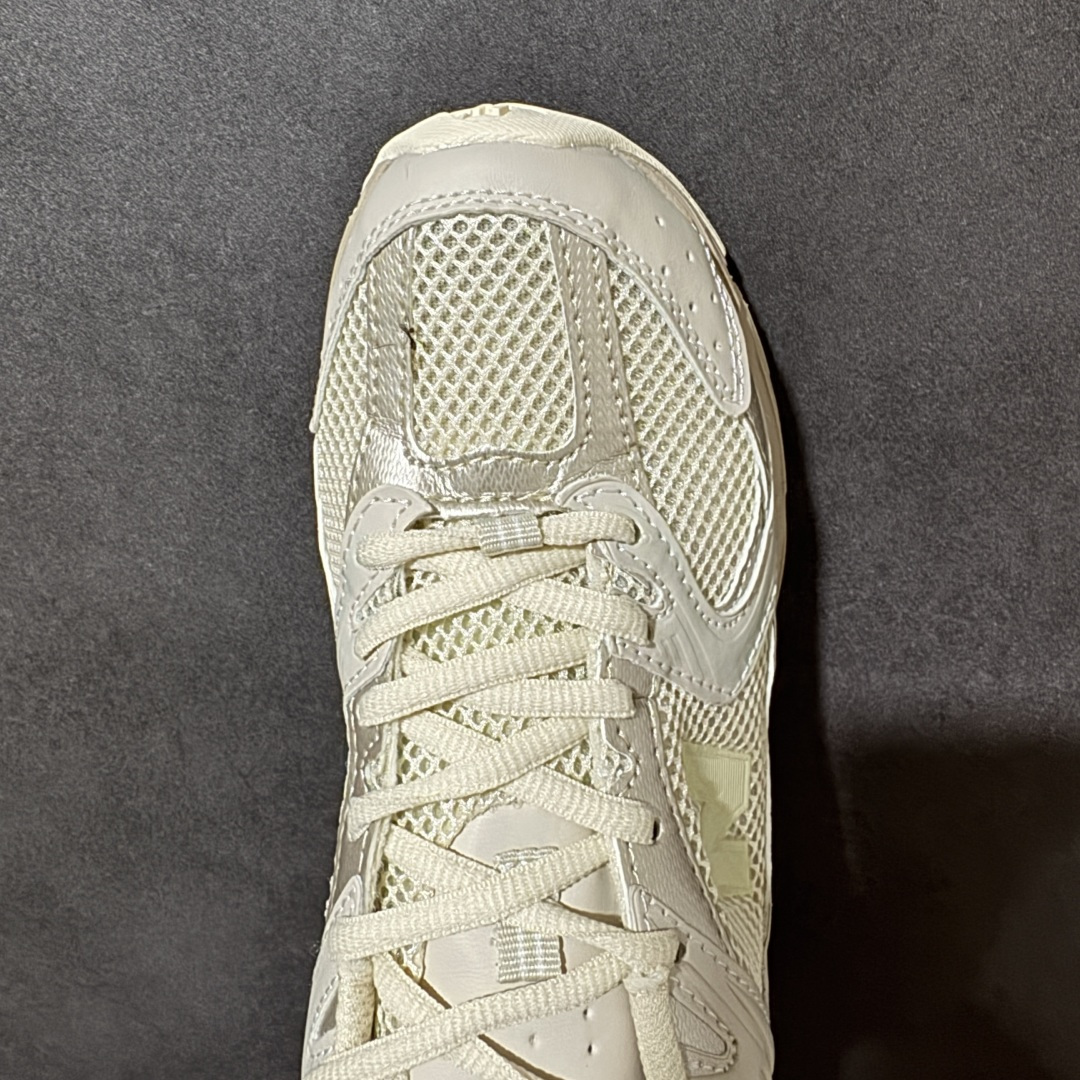 图片[5]-特价【公司级】New Balance NB530 新百伦复古透气跑步鞋 以皮革为主的人气轮廓 以极具复古风范的跑鞋外观呈现 设计上全鞋以简约清爽的纯白色作基底 鞋身覆盖大面积织物网眼材质 并于鞋头、鞋带孔眼片等细节处点缀对比鲜明的反光银镀层凸显 鞋舌、侧身等位置则辅以一贯的「N」字标志和品牌徽标彰显身份 最后通过搭载的 ABZORB 缓震中底完善整体造型 货号：MR530FBI 尺码：36-45-选品中心