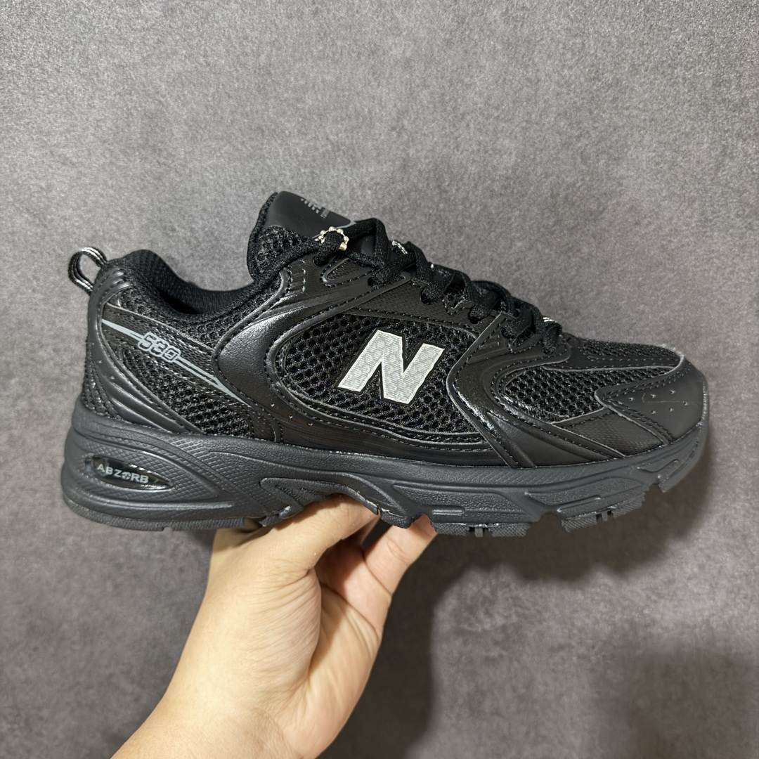 特价【公司级】New Balance NB530 新百伦复古透气跑步鞋 以皮革为主的人气轮廓 以极具复古风范的跑鞋外观呈现 设计上全鞋以简约清爽的纯白色作基底 鞋身覆盖大面积织物网眼材质 并于鞋头、鞋带孔眼片等细节处点缀对比鲜明的反光银镀层凸显 鞋舌、侧身等位置则辅以一贯的「N」字标志和品牌徽标彰显身份 最后通过搭载的 ABZORB 缓震中底完善整体造型 货号：MR530AA1 尺码：36-45-选品中心