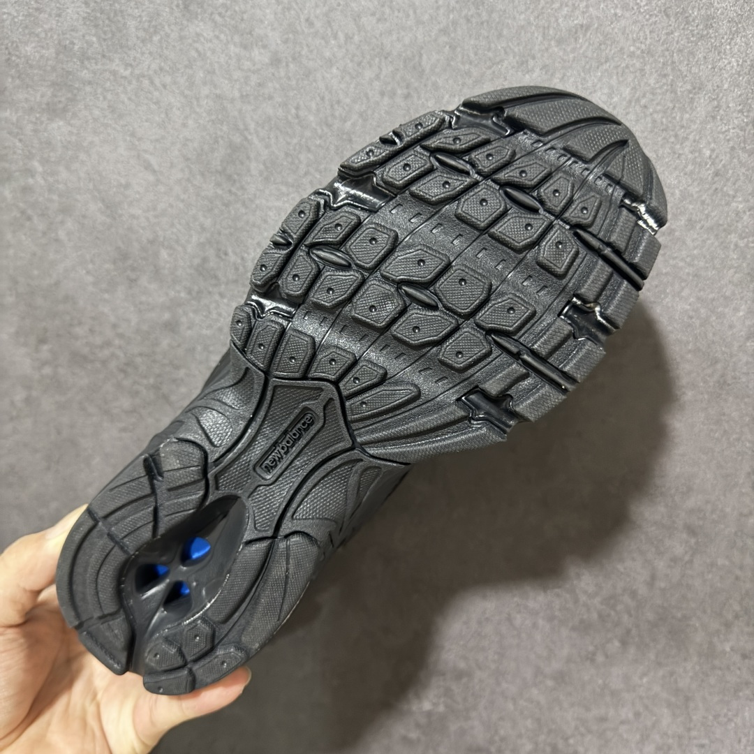 图片[9]-特价【公司级】New Balance NB530 新百伦复古透气跑步鞋 以皮革为主的人气轮廓 以极具复古风范的跑鞋外观呈现 设计上全鞋以简约清爽的纯白色作基底 鞋身覆盖大面积织物网眼材质 并于鞋头、鞋带孔眼片等细节处点缀对比鲜明的反光银镀层凸显 鞋舌、侧身等位置则辅以一贯的「N」字标志和品牌徽标彰显身份 最后通过搭载的 ABZORB 缓震中底完善整体造型 货号：MR530AA1 尺码：36-45-选品中心
