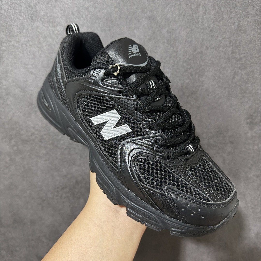 图片[3]-特价【公司级】New Balance NB530 新百伦复古透气跑步鞋 以皮革为主的人气轮廓 以极具复古风范的跑鞋外观呈现 设计上全鞋以简约清爽的纯白色作基底 鞋身覆盖大面积织物网眼材质 并于鞋头、鞋带孔眼片等细节处点缀对比鲜明的反光银镀层凸显 鞋舌、侧身等位置则辅以一贯的「N」字标志和品牌徽标彰显身份 最后通过搭载的 ABZORB 缓震中底完善整体造型 货号：MR530AA1 尺码：36-45-选品中心