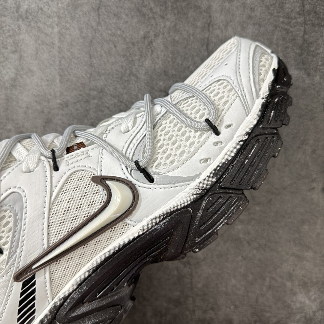 图片[6]-【手绘定制版】Nike V5 RNR 手工绘制恶作剧涂鸦 复古做旧 解构绑带 舒适百搭防滑耐磨 低帮跑步鞋 此款为人工手绘定制图案 原版基于Nike RNR 修改款 加以创意定制 完美品质做工 个性十足 原厂原档案数据开发 原盒包装 舒适有型适合日常穿着 该鞋款延续千禧年经典设计搭载泡绵中底厚实而轻盈 匠心细节巧搭立体耐克勾标志焕新演绎复古跑鞋 货号：HQ7901-102 尺码：36-45-选品中心