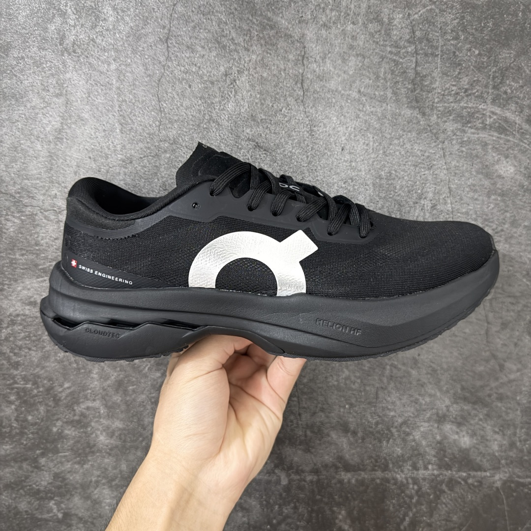 【公司级】On昂跑 Cloudmonster 3 Hyper 户外街头机能风跑步鞋 Cloud Hi Edge户外机能融合街头潮流 越界开启全新都市探索 CloudTec®专利科技鞋底搭载耐温耐用革新中底泡棉 同时以摇椅圆弧的机能感轮廓 带来流畅平稳的迈步 轻量透气的工程网格结合环保人造麂皮 衬托出活力醒目的视觉效果 是日常穿搭、旅行和城市探索的理想之选 货号： 3MH1024006 尺码：36-45无半码-选品中心