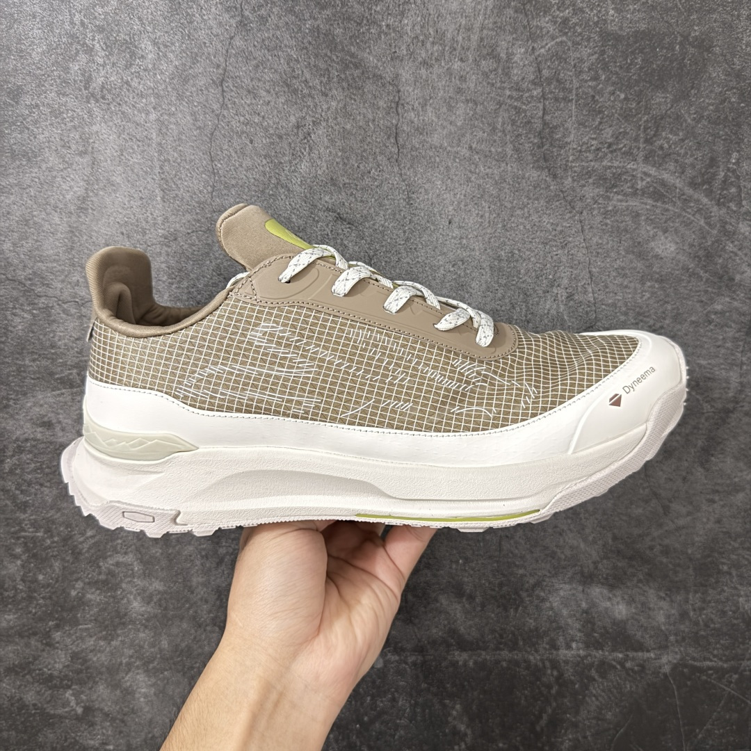 【M版】可隆KOLON SPORT EGG LITE DYNEEMA 防撕舒适百搭 低帮户外徒步鞋 灵感源自于徒步爱好者圣地阿尔卑斯山 EGG LITE侧身山脊线图案与四季常青树相结合寓意人类对在崇山峻岭中向上不断攀登的决心DYNEEMA耐磨纤维 避免徒步时砂石 树枝的剐蹭延长鞋子使用寿命 超临界物理发泡中底 提供舒适脚部支撑 货号： LUFH5MNT06-OT 尺码： 40-45-选品中心