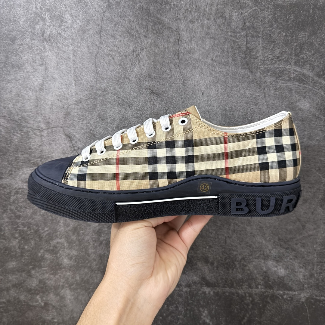图片[2]-【公司级】巴宝莉新款板鞋 Burberry Vintage 经典时尚 百搭 休闲运动鞋 市场独家高端无胶工艺 全新亮相 可对比正品鞋面 无胶走线 大底采用手工缝制工艺 最高品质全面升级 专柜统一包装，Burberry 板鞋👟，细节拉满，简约时尚！👌#巴宝莉运动鞋 #burberry男鞋#Burberry鞋 #巴宝莉burberry #巴宝莉分享鞋子 尺码：36 37 38 39 40 41 42 43 44-选品中心