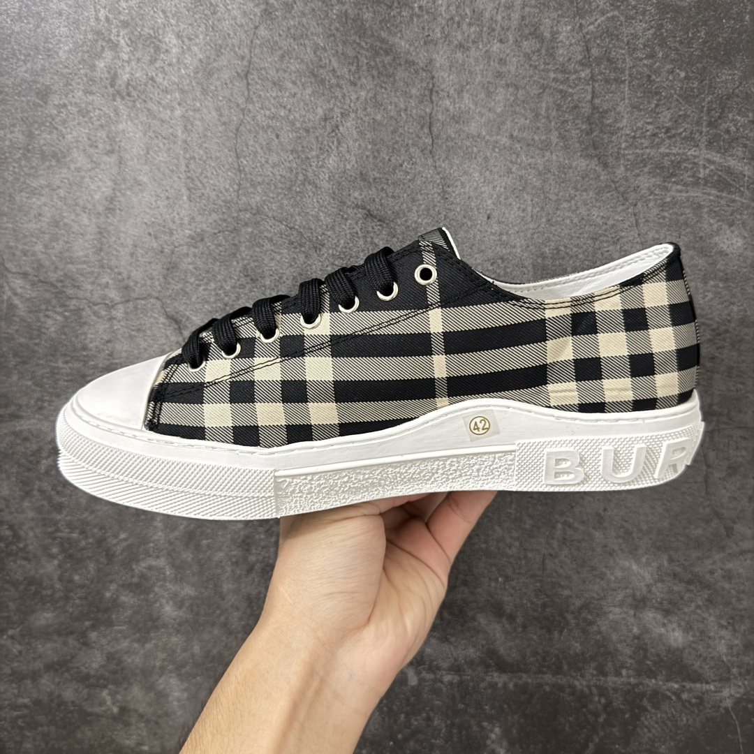图片[2]-【公司级】巴宝莉新款板鞋 Burberry Vintage 经典时尚 百搭 休闲运动鞋 市场独家高端无胶工艺 全新亮相 可对比正品鞋面 无胶走线 大底采用手工缝制工艺 最高品质全面升级 专柜统一包装，Burberry 板鞋👟，细节拉满，简约时尚！👌#巴宝莉运动鞋 #burberry男鞋#Burberry鞋 #巴宝莉burberry #巴宝莉分享鞋子 尺码：36 37 38 39 40 41 42 43 44-选品中心