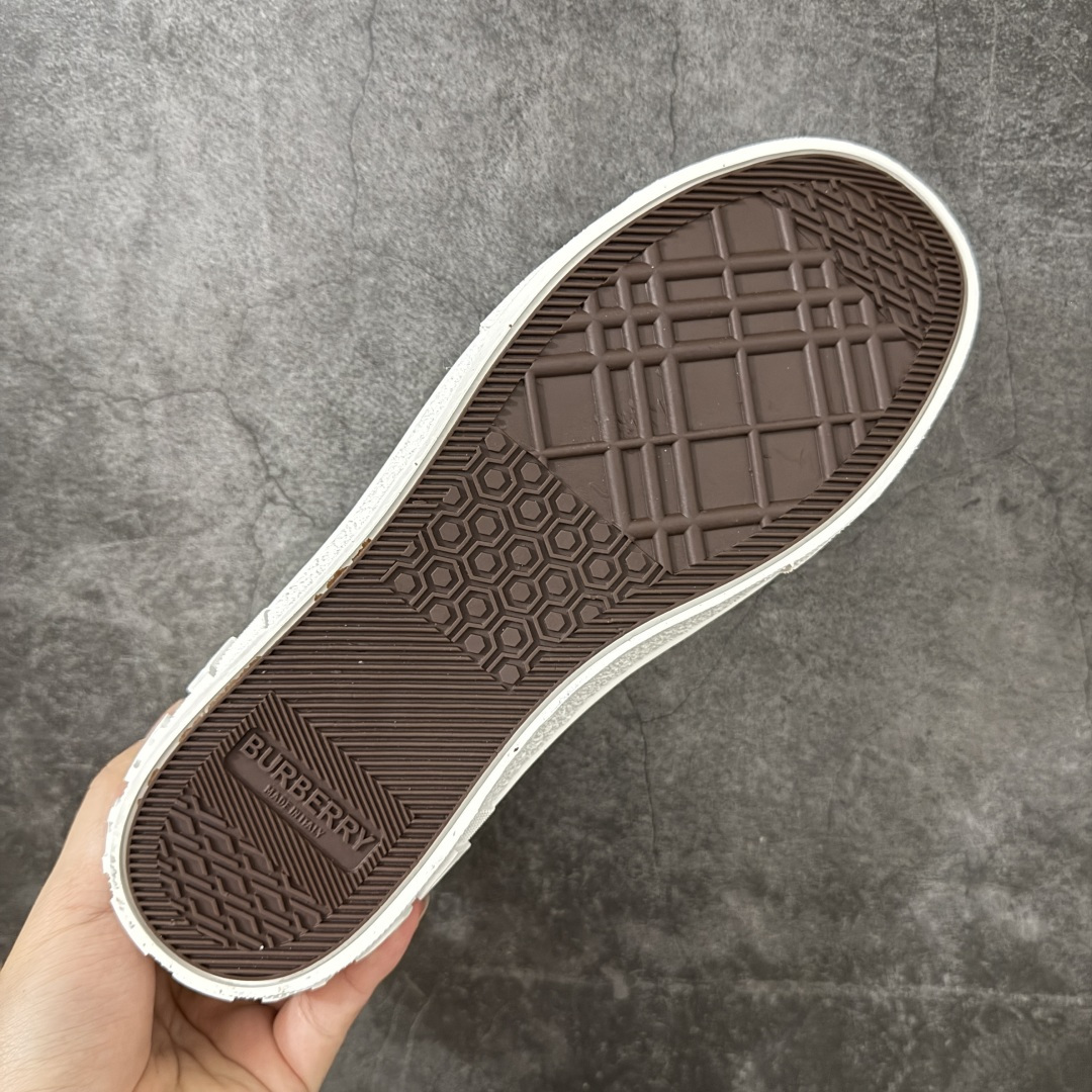 图片[9]-【公司级】巴宝莉新款板鞋 Burberry Vintage 经典时尚 百搭 休闲运动鞋 市场独家高端无胶工艺 全新亮相 可对比正品鞋面 无胶走线 大底采用手工缝制工艺 最高品质全面升级 专柜统一包装，Burberry 板鞋👟，细节拉满，简约时尚！👌#巴宝莉运动鞋 #burberry男鞋#Burberry鞋 #巴宝莉burberry #巴宝莉分享鞋子 尺码：36 37 38 39 40 41 42 43 44-选品中心