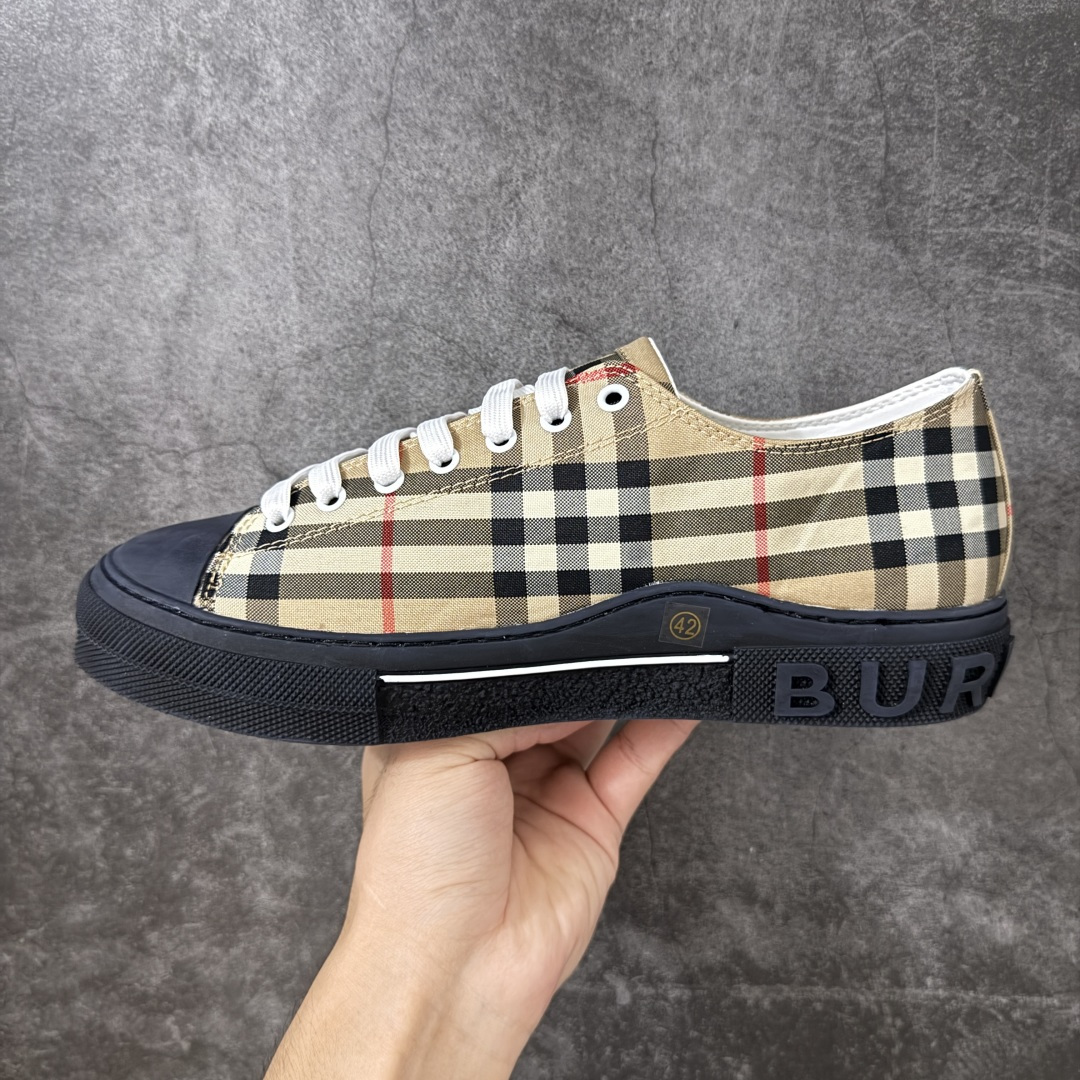 图片[2]-【公司级】巴宝莉新款板鞋 Burberry Vintage 经典时尚 百搭 休闲运动鞋 市场独家高端无胶工艺 全新亮相 可对比正品鞋面 无胶走线 大底采用手工缝制工艺 最高品质全面升级 专柜统一包装，Burberry 板鞋👟，细节拉满，简约时尚！👌#巴宝莉运动鞋 #burberry男鞋#Burberry鞋 #巴宝莉burberry #巴宝莉分享鞋子 尺码：36 37 38 39 40 41 42 43 44-选品中心