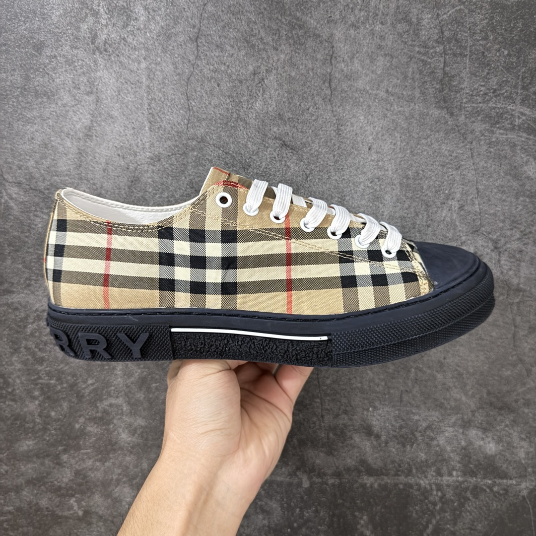 【公司级】巴宝莉新款板鞋 Burberry Vintage 经典时尚 百搭 休闲运动鞋 市场独家高端无胶工艺 全新亮相 可对比正品鞋面 无胶走线 大底采用手工缝制工艺 最高品质全面升级 专柜统一包装，Burberry 板鞋👟，细节拉满，简约时尚！👌#巴宝莉运动鞋 #burberry男鞋#Burberry鞋 #巴宝莉burberry #巴宝莉分享鞋子 尺码：36 37 38 39 40 41 42 43 44-选品中心