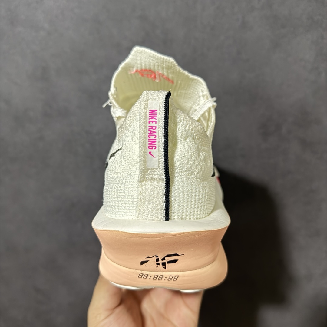 图片[4]-【公司级】Nk Zoom VaporFly Next% 3 \”Prototype\” 2024年全新超级马拉松跑鞋   #鞋款搭载两个Airzoom缓震配置，全掌型碳纤维板，缔造出色推进感；中底ZoomX 泡绵从后跟延伸至鞋头，超强回弹性 货号：FD8315-103  尺码：36 36.5 37.5 38 38.5 39 40 40.5 41 42 42.5 43 44 44.5 45-选品中心