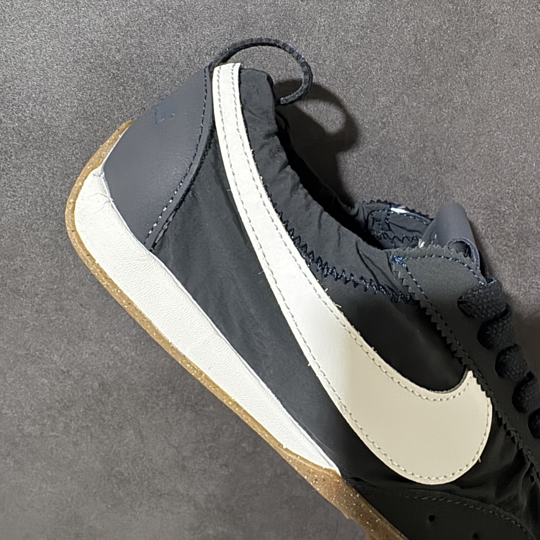 图片[7]-特价【公司级特价】Jacquemus x Nike Jacumoon 舒适 低帮生活休闲鞋 Nike和Jacquemus再度联手 鞋型高度还原了元年版的复古轮廓 细节点上在终于原味的基础上于鞋口处加入了松紧带设计 提升了穿脱的便捷性与贴合度 鞋身两侧是宽大的复古 Swoosh，而鞋舌上则点缀着专属的JACQUEMUS 标记，彰显联名 货号：HV8547-001 尺码：35-46半-选品中心