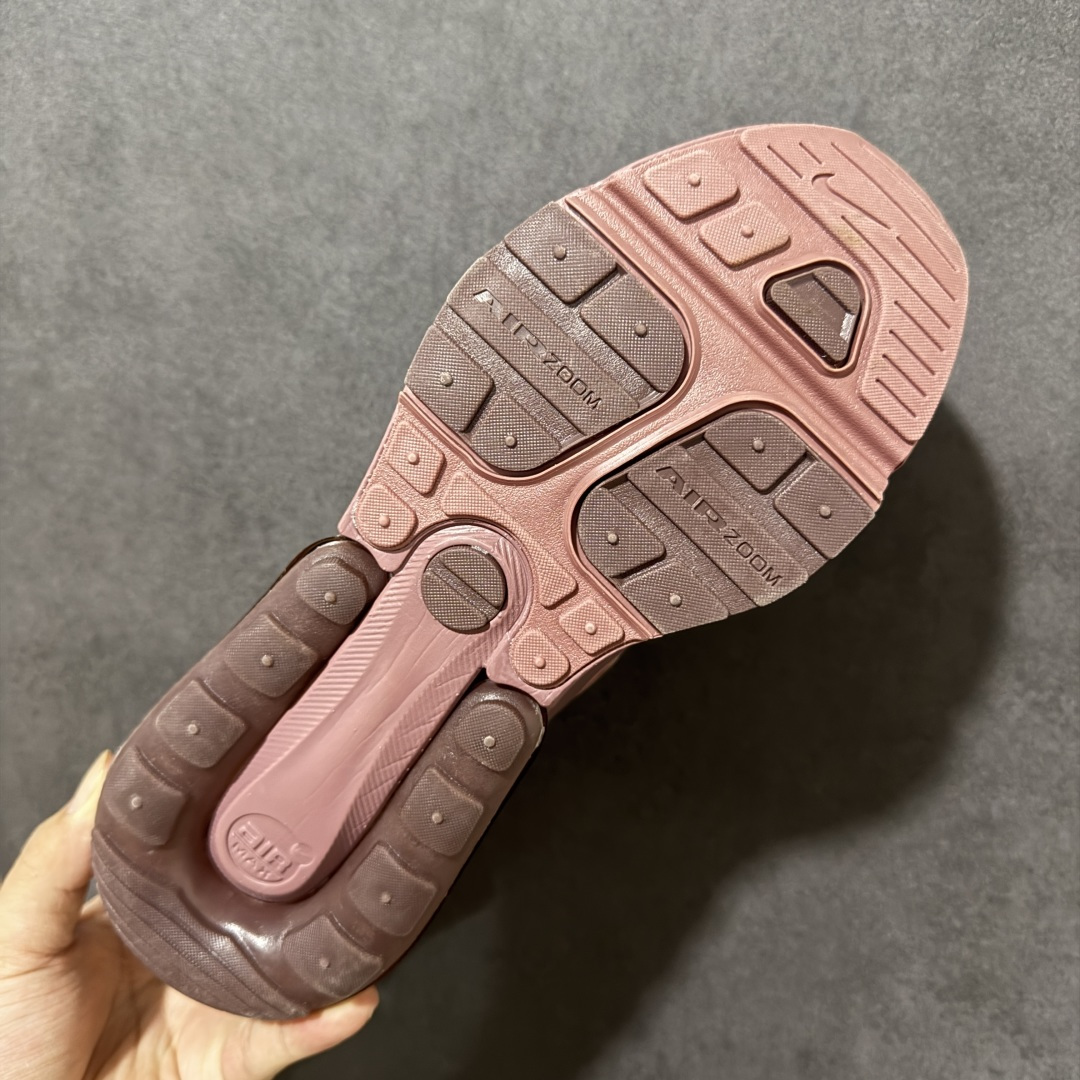 图片[9]-【公司级】Nike Air Max 270 Premium 耐克 运动缓震 大气垫休闲跑步鞋 时尚舒适的穿着感受和出众格调 鞋款设计灵感源自Air Max经典 搭配大型窗口和新颖配色 彰显的出众创新 缔造非凡舒适的日常穿着体验 从跑步运动汲取设计灵感 打造利落外观 让你时刻彰显风范 货号：IO9884-501 尺码：36-45带半码-选品中心