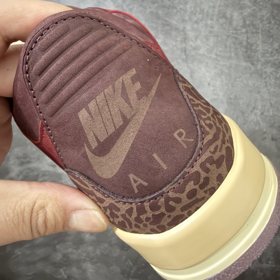 图片[2]-【XP纯原】Jordan Air Jordan 3 OG Premium Bin 23 AJ3复古红酒 鞋面，鞋舌，反口里，全鞋垫均为高级麂皮材质。整鞋皮料用料约为8尺，等同2双乔4皮料用量。 bn\\t对成本46元)，金属鞋带孔，木纹高质感鞋盒无不还原\\t半透RB大底，产自喜马拉雅山雪松木质加金属鞋撑(每\\t 限量奢华属性。 鞋舌标志性蜡封Bin23图案。鞋垫皮料冲裁后雕刻，压高频，再与PU贴合，继而电脑针车。后套由原来的TPU变成皮料，裁完贴胶膜，高频，贴补强再改刀，再雕刻字体。从原鞋到位到样品出货历时3月 鞋舌内里织唛为流水编码，契合原鞋限量编号。中底Coconut Milk涂装，刻意加入氧化泛黄做旧效果，营造复古氛围。后跟Logo回归元年\”Nike Air\”字样，采用平面化、简约化的印压工艺。 尺码：40-48.5（含45.5）-选品中心