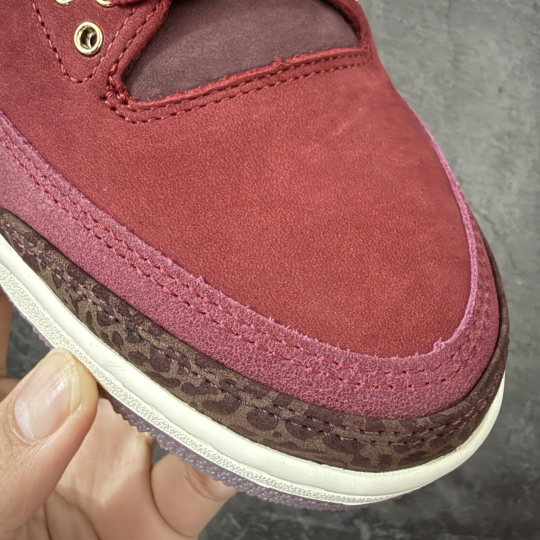 图片[6]-【XP纯原】Jordan Air Jordan 3 OG Premium Bin 23 AJ3复古红酒 鞋面，鞋舌，反口里，全鞋垫均为高级麂皮材质。整鞋皮料用料约为8尺，等同2双乔4皮料用量。 bn\\t对成本46元)，金属鞋带孔，木纹高质感鞋盒无不还原\\t半透RB大底，产自喜马拉雅山雪松木质加金属鞋撑(每\\t 限量奢华属性。 鞋舌标志性蜡封Bin23图案。鞋垫皮料冲裁后雕刻，压高频，再与PU贴合，继而电脑针车。后套由原来的TPU变成皮料，裁完贴胶膜，高频，贴补强再改刀，再雕刻字体。从原鞋到位到样品出货历时3月 鞋舌内里织唛为流水编码，契合原鞋限量编号。中底Coconut Milk涂装，刻意加入氧化泛黄做旧效果，营造复古氛围。后跟Logo回归元年\”Nike Air\”字样，采用平面化、简约化的印压工艺。 尺码：40-48.5（含45.5）-选品中心