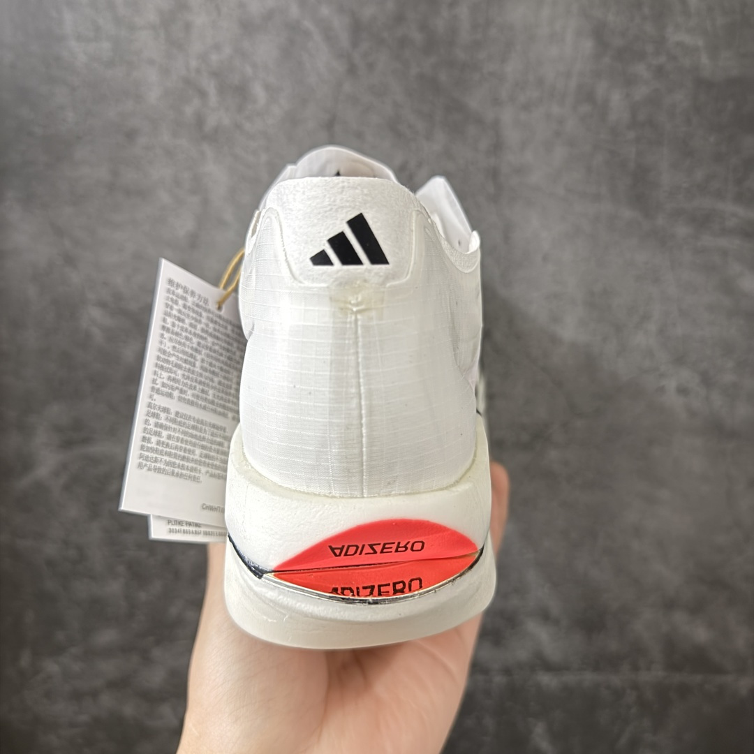 图片[4]-【纯原版】adidas ADIZERO ADIOS PRO EVO 3 破二马拉松专业跑鞋EVO3 货号：KH7678 尺码：39 40 40.5 41 42 42.5 43 44 44.5 45 46 47.5 顶级工艺不解释！硬核专业开发！ adidas ADIZERO ADIOS PRO EVO 3 伦敦马拉松破2冠军款 运动机能风作为伦敦马拉松破2冠军款重生，马拉松赛道、城市路跑和训练场都合适，搭运动短裤+速干T恤就是精英跑者look，跑者公认的“极致轻量化”和能量回馈，中底泡棉让推进力更流畅，四季可穿专业竞速不挑跑法，厚底视觉显高，白黑配色干净。 #原鞋购入开发 1：1原版精密开模 #原厂特供顶级超临界材料配套加持 #确保原汁原味 完美呈现超跑猛兽版型 #原档数据独家私模生物力学支撑结构大底 #无碳板环绕式碳圈设计 推进力暴增四成 #蝉翼级半透明网纱鞋面 透气度高达95% #马牌橡胶大底加持 提供强大的抓地性能 #更适应不同赛道竞速与极限越野场景-选品中心