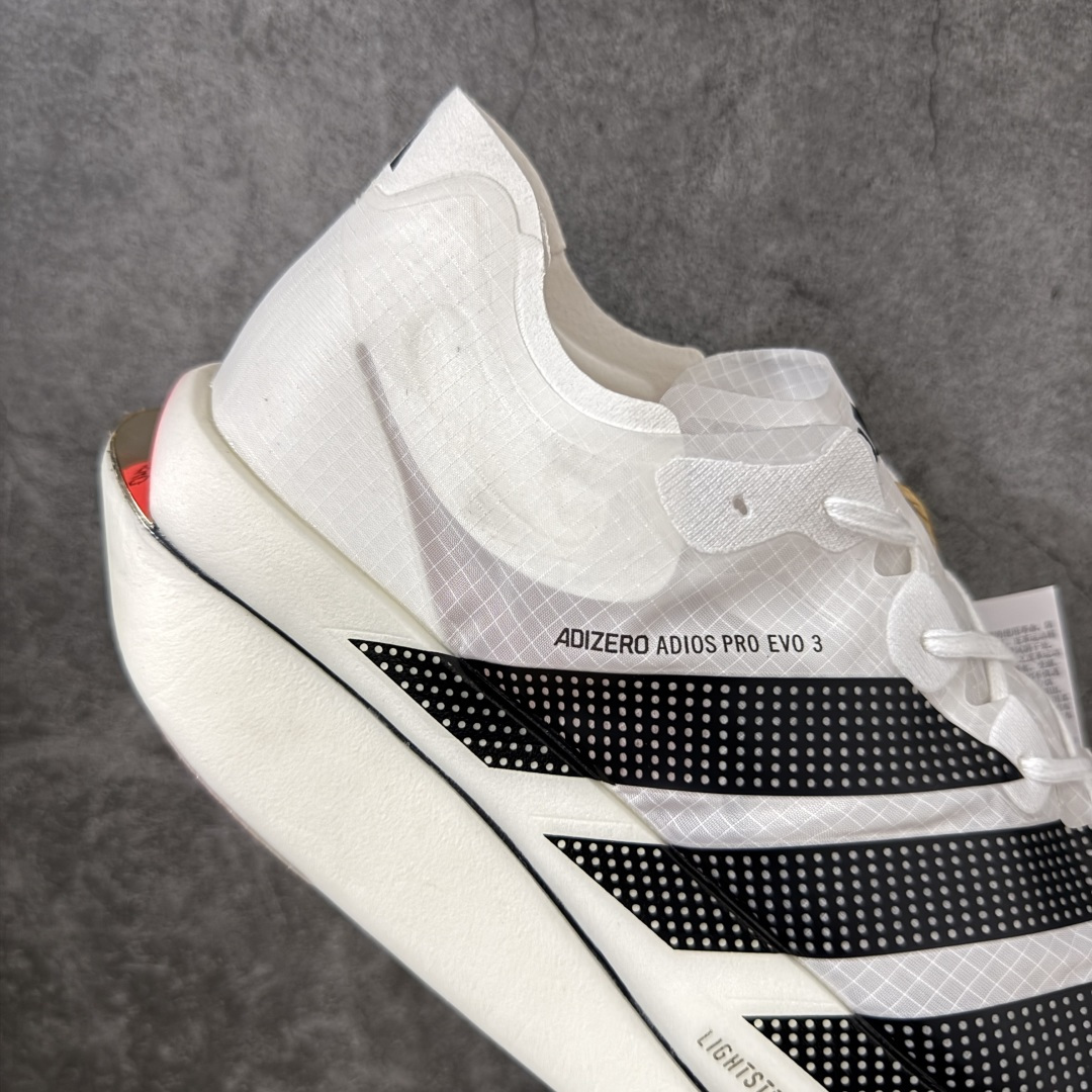 图片[7]-【纯原版】adidas ADIZERO ADIOS PRO EVO 3 破二马拉松专业跑鞋EVO3 货号：KH7678 尺码：39 40 40.5 41 42 42.5 43 44 44.5 45 46 47.5 顶级工艺不解释！硬核专业开发！ adidas ADIZERO ADIOS PRO EVO 3 伦敦马拉松破2冠军款 运动机能风作为伦敦马拉松破2冠军款重生，马拉松赛道、城市路跑和训练场都合适，搭运动短裤+速干T恤就是精英跑者look，跑者公认的“极致轻量化”和能量回馈，中底泡棉让推进力更流畅，四季可穿专业竞速不挑跑法，厚底视觉显高，白黑配色干净。 #原鞋购入开发 1：1原版精密开模 #原厂特供顶级超临界材料配套加持 #确保原汁原味 完美呈现超跑猛兽版型 #原档数据独家私模生物力学支撑结构大底 #无碳板环绕式碳圈设计 推进力暴增四成 #蝉翼级半透明网纱鞋面 透气度高达95% #马牌橡胶大底加持 提供强大的抓地性能 #更适应不同赛道竞速与极限越野场景-选品中心