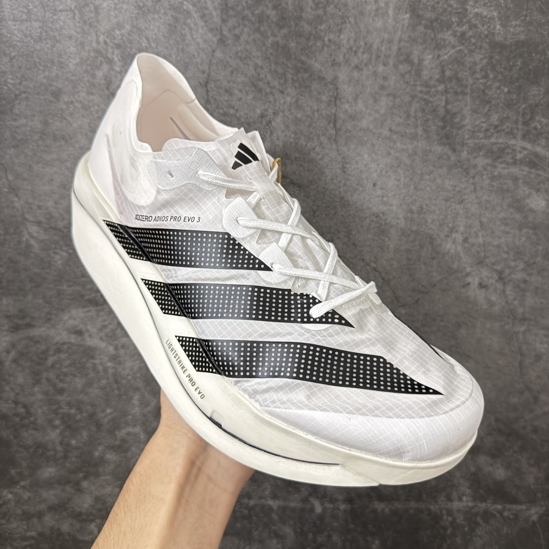 图片[3]-【纯原版】adidas ADIZERO ADIOS PRO EVO 3 破二马拉松专业跑鞋EVO3 货号：KH7678 尺码：39 40 40.5 41 42 42.5 43 44 44.5 45 46 47.5 顶级工艺不解释！硬核专业开发！ adidas ADIZERO ADIOS PRO EVO 3 伦敦马拉松破2冠军款 运动机能风作为伦敦马拉松破2冠军款重生，马拉松赛道、城市路跑和训练场都合适，搭运动短裤+速干T恤就是精英跑者look，跑者公认的“极致轻量化”和能量回馈，中底泡棉让推进力更流畅，四季可穿专业竞速不挑跑法，厚底视觉显高，白黑配色干净。 #原鞋购入开发 1：1原版精密开模 #原厂特供顶级超临界材料配套加持 #确保原汁原味 完美呈现超跑猛兽版型 #原档数据独家私模生物力学支撑结构大底 #无碳板环绕式碳圈设计 推进力暴增四成 #蝉翼级半透明网纱鞋面 透气度高达95% #马牌橡胶大底加持 提供强大的抓地性能 #更适应不同赛道竞速与极限越野场景-选品中心