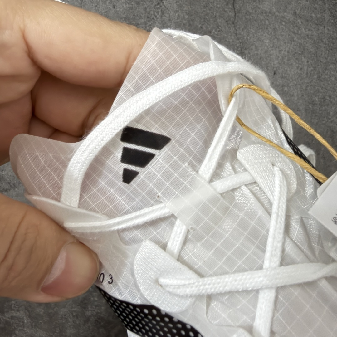 图片[6]-【纯原版】adidas ADIZERO ADIOS PRO EVO 3 破二马拉松专业跑鞋EVO3 货号：KH7678 尺码：39 40 40.5 41 42 42.5 43 44 44.5 45 46 47.5 顶级工艺不解释！硬核专业开发！ adidas ADIZERO ADIOS PRO EVO 3 伦敦马拉松破2冠军款 运动机能风作为伦敦马拉松破2冠军款重生，马拉松赛道、城市路跑和训练场都合适，搭运动短裤+速干T恤就是精英跑者look，跑者公认的“极致轻量化”和能量回馈，中底泡棉让推进力更流畅，四季可穿专业竞速不挑跑法，厚底视觉显高，白黑配色干净。 #原鞋购入开发 1：1原版精密开模 #原厂特供顶级超临界材料配套加持 #确保原汁原味 完美呈现超跑猛兽版型 #原档数据独家私模生物力学支撑结构大底 #无碳板环绕式碳圈设计 推进力暴增四成 #蝉翼级半透明网纱鞋面 透气度高达95% #马牌橡胶大底加持 提供强大的抓地性能 #更适应不同赛道竞速与极限越野场景-选品中心