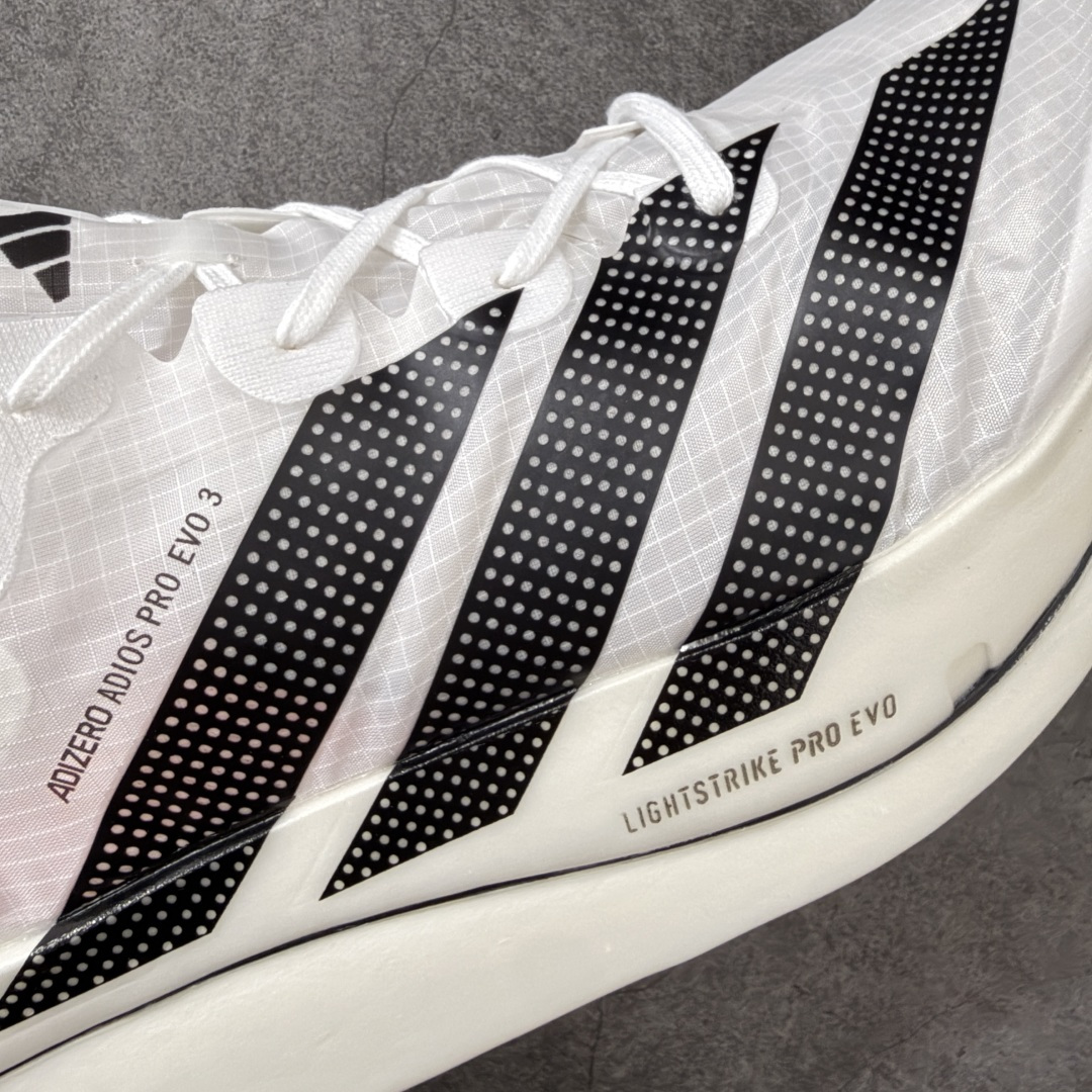 图片[3]-【纯原版】adidas ADIZERO ADIOS PRO EVO 3 破二马拉松专业跑鞋EVO3 货号：KH7678 尺码：39 40 40.5 41 42 42.5 43 44 44.5 45 46 47.5 顶级工艺不解释！硬核专业开发！ adidas ADIZERO ADIOS PRO EVO 3 伦敦马拉松破2冠军款 运动机能风作为伦敦马拉松破2冠军款重生，马拉松赛道、城市路跑和训练场都合适，搭运动短裤+速干T恤就是精英跑者look，跑者公认的“极致轻量化”和能量回馈，中底泡棉让推进力更流畅，四季可穿专业竞速不挑跑法，厚底视觉显高，白黑配色干净。 #原鞋购入开发 1：1原版精密开模 #原厂特供顶级超临界材料配套加持 #确保原汁原味 完美呈现超跑猛兽版型 #原档数据独家私模生物力学支撑结构大底 #无碳板环绕式碳圈设计 推进力暴增四成 #蝉翼级半透明网纱鞋面 透气度高达95% #马牌橡胶大底加持 提供强大的抓地性能 #更适应不同赛道竞速与极限越野场景-选品中心