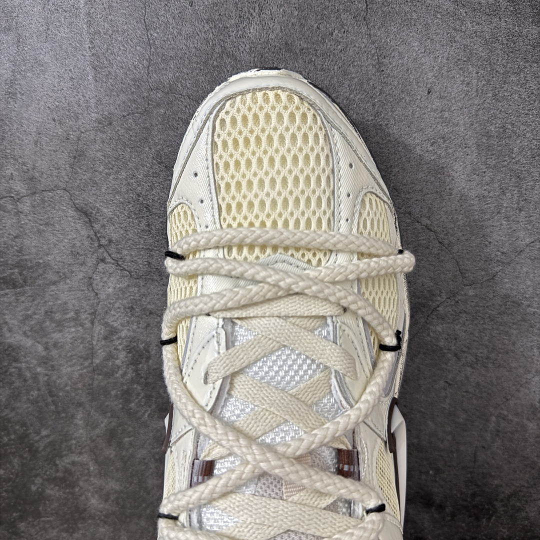 图片[5]-【手绘定制版】Nike V5 RNR 手工绘制恶作剧涂鸦 复古做旧 解构绑带 舒适百搭防滑耐磨 低帮跑步鞋 此款为人工手绘定制图案 原版基于Nike RNR 修改款 加以创意定制 完美品质做工 个性十足 原厂原档案数据开发 原盒包装 舒适有型适合日常穿着 该鞋款延续千禧年经典设计搭载泡绵中底厚实而轻盈 匠心细节巧搭立体耐克勾标志焕新演绎复古跑鞋 货号：HQ7901-102 尺码：36-45-选品中心