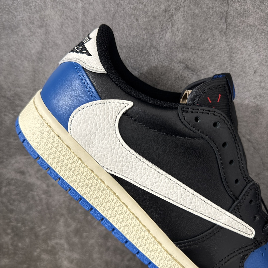 图片[7]-【纯原KZ版】Travis Scott x Air Jordan AJ1 Low OG SP TS联名倒钩低帮 黑蓝倒钩定制款 DM7866-118 知名大厂出品 纯原高版本 产品品控稳定性领先行业 各方面均可对飙市面通货版 SZ原厂全套原楦原纸板冲刀磨具开发 原厂皮料加持 原厂港宝加持定型后跟R度完美 同源原厂电绣 鬼脸飞翼针数密度立体效果一致 百分百一致原鞋 原厂拉帮工艺 针距密度一致 后跟弧度收口自然不对折 极致一眼正品既视感 进口玻璃冲刀皮料裁剪零毛边 全鞋电脑针车工艺 品控清洁度最高QC检验标准 免检产品 原厂订购鞋盒、鞋标、防尘纸、鞋撑、鞋带 追求极致的原厂味道！ 尺码：36-47.5-选品中心