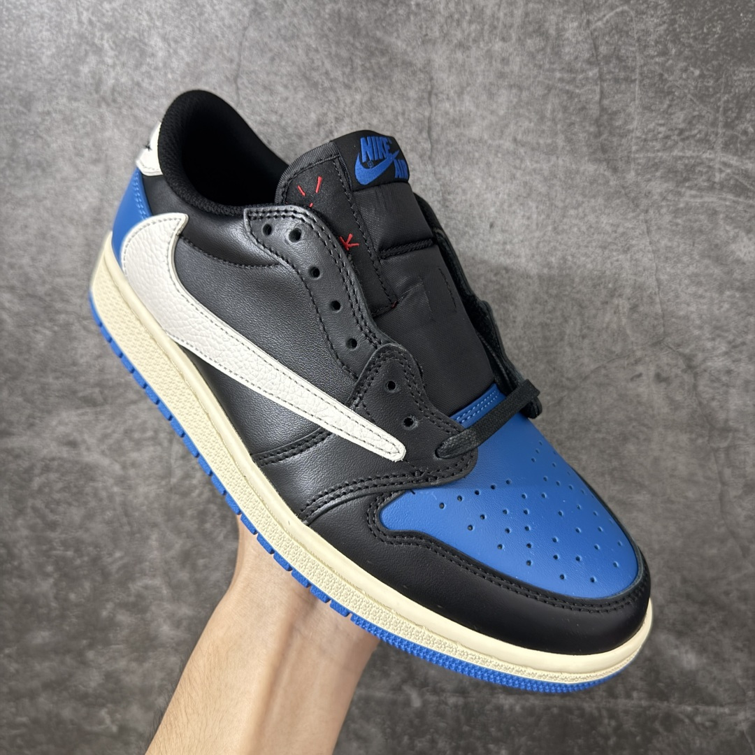 图片[3]-【纯原KZ版】Travis Scott x Air Jordan AJ1 Low OG SP TS联名倒钩低帮 黑蓝倒钩定制款 DM7866-118 知名大厂出品 纯原高版本 产品品控稳定性领先行业 各方面均可对飙市面通货版 SZ原厂全套原楦原纸板冲刀磨具开发 原厂皮料加持 原厂港宝加持定型后跟R度完美 同源原厂电绣 鬼脸飞翼针数密度立体效果一致 百分百一致原鞋 原厂拉帮工艺 针距密度一致 后跟弧度收口自然不对折 极致一眼正品既视感 进口玻璃冲刀皮料裁剪零毛边 全鞋电脑针车工艺 品控清洁度最高QC检验标准 免检产品 原厂订购鞋盒、鞋标、防尘纸、鞋撑、鞋带 追求极致的原厂味道！ 尺码：36-47.5-选品中心