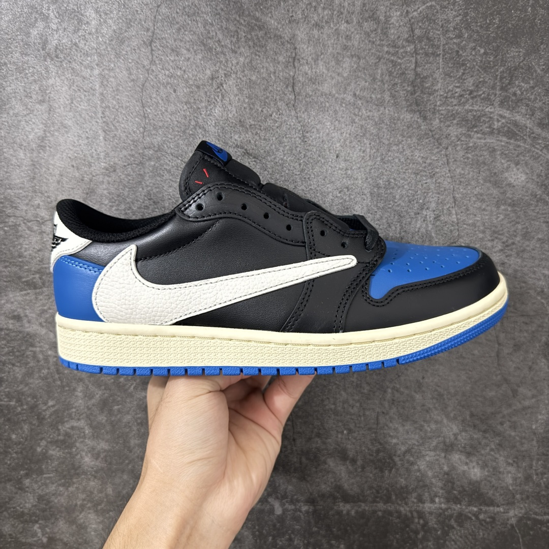 【纯原KZ版】Travis Scott x Air Jordan AJ1 Low OG SP TS联名倒钩低帮 黑蓝倒钩定制款 DM7866-118 知名大厂出品 纯原高版本 产品品控稳定性领先行业 各方面均可对飙市面通货版 SZ原厂全套原楦原纸板冲刀磨具开发 原厂皮料加持 原厂港宝加持定型后跟R度完美 同源原厂电绣 鬼脸飞翼针数密度立体效果一致 百分百一致原鞋 原厂拉帮工艺 针距密度一致 后跟弧度收口自然不对折 极致一眼正品既视感 进口玻璃冲刀皮料裁剪零毛边 全鞋电脑针车工艺 品控清洁度最高QC检验标准 免检产品 原厂订购鞋盒、鞋标、防尘纸、鞋撑、鞋带 追求极致的原厂味道！ 尺码：36-47.5-选品中心
